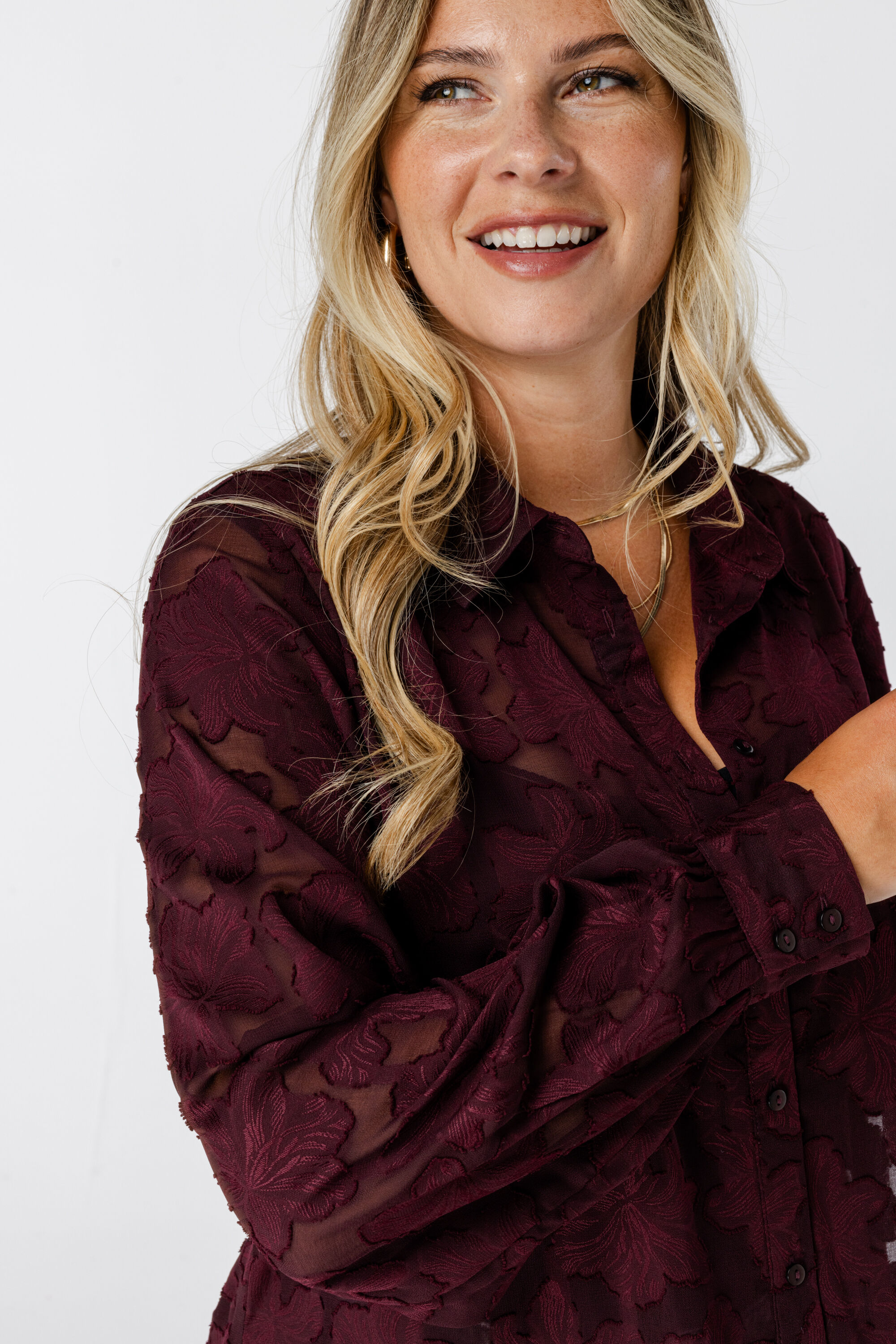 Transparente Bluse mit Blumenstruktur image number 5