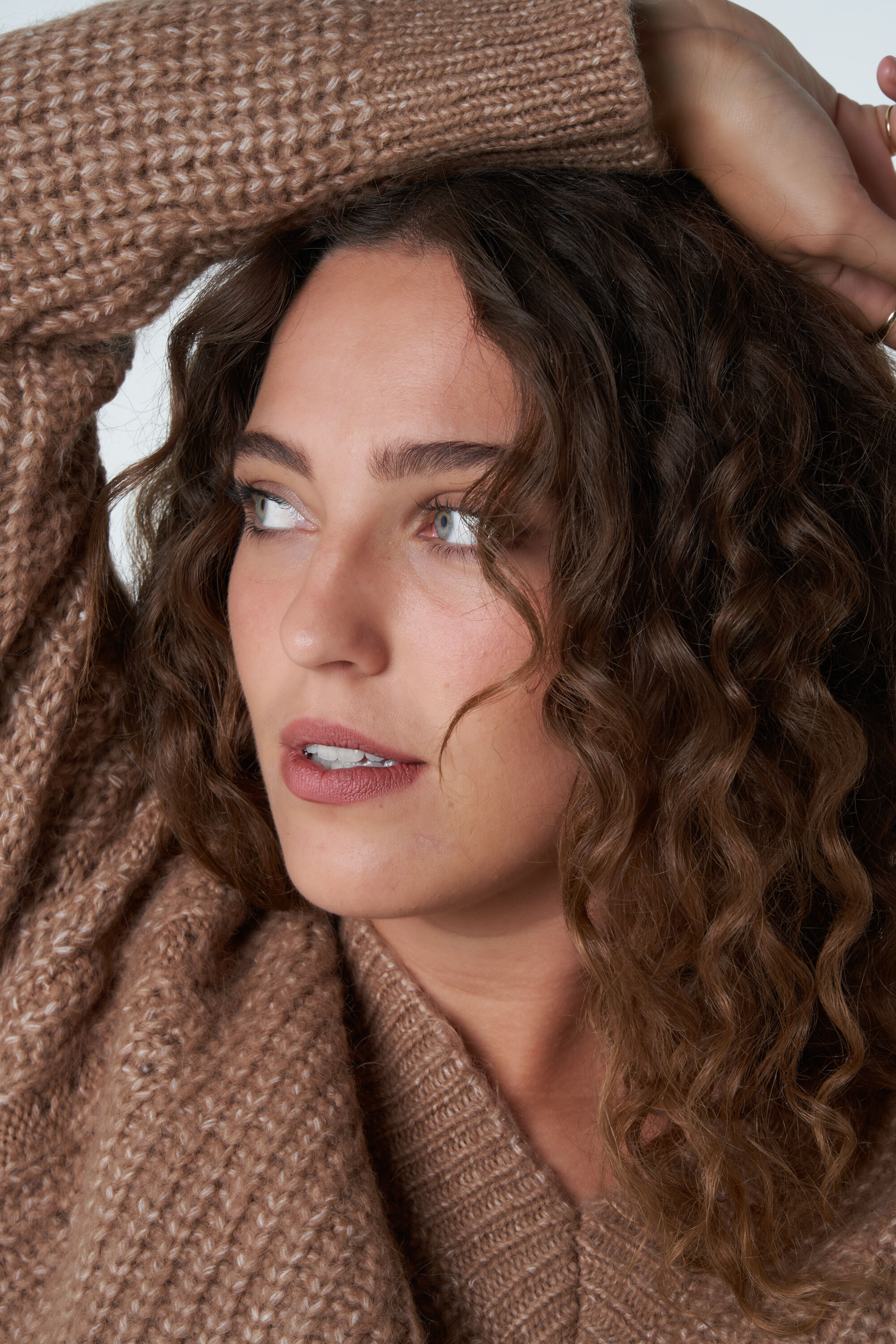 Grobstrickpullover mit V-Ausschnitt  image number 5