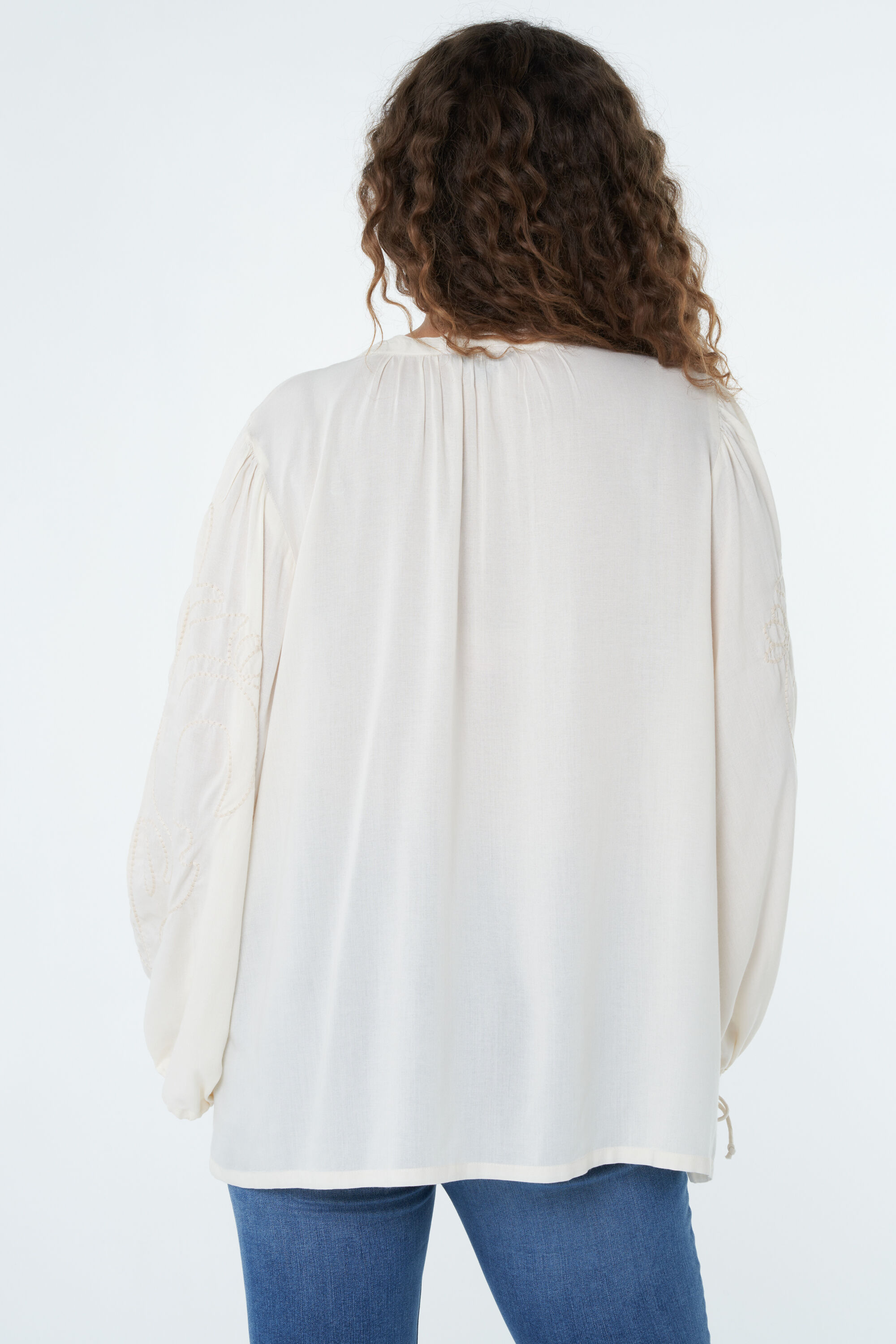 Bluse mit Stickerei auf den &Auml;rmeln image number 4