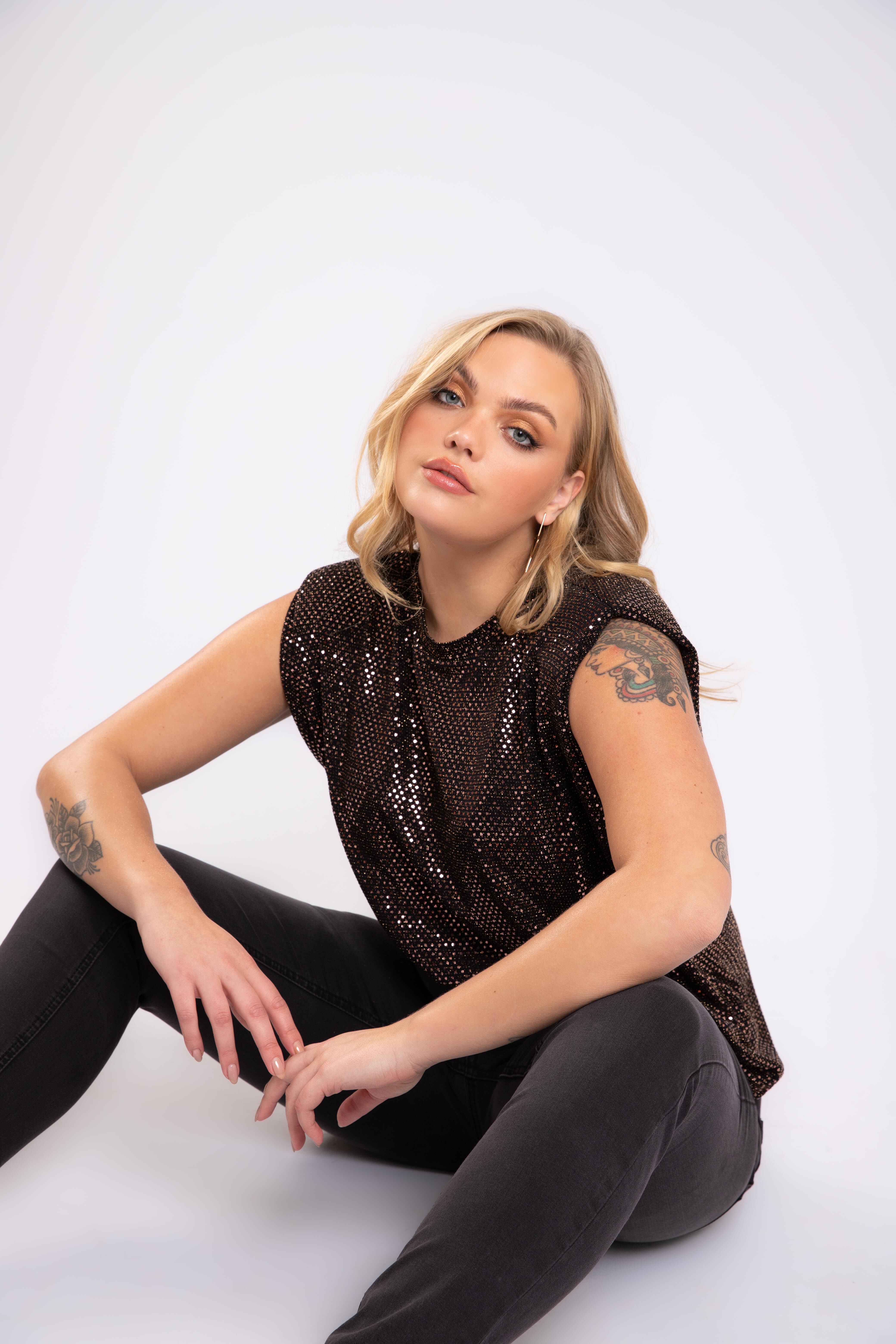 &Auml;rmelloses Top mit Schulterpolstern image number 5