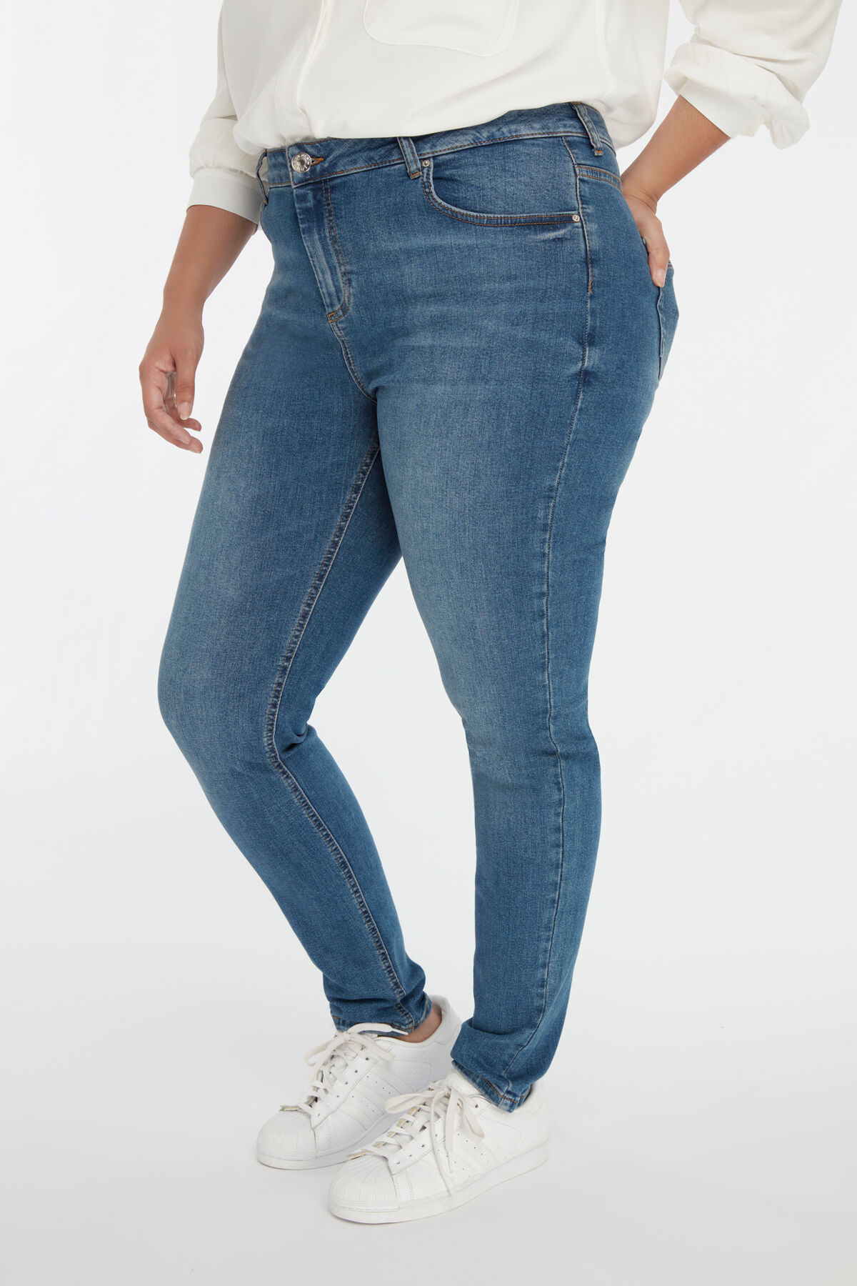 Slim-Leg Jeans IRIS  image number 6