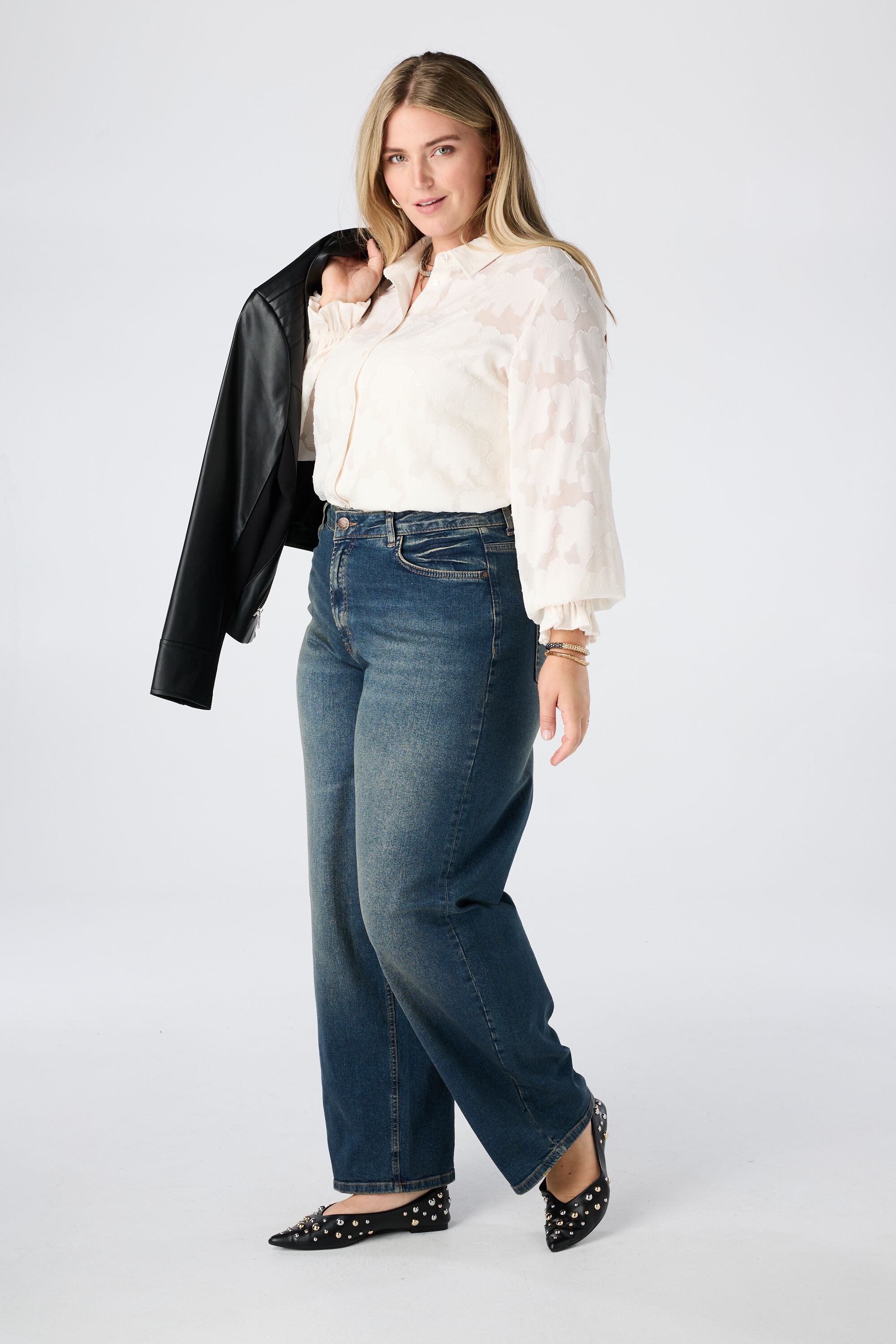 Transparente Bluse mit Blumenstruktur