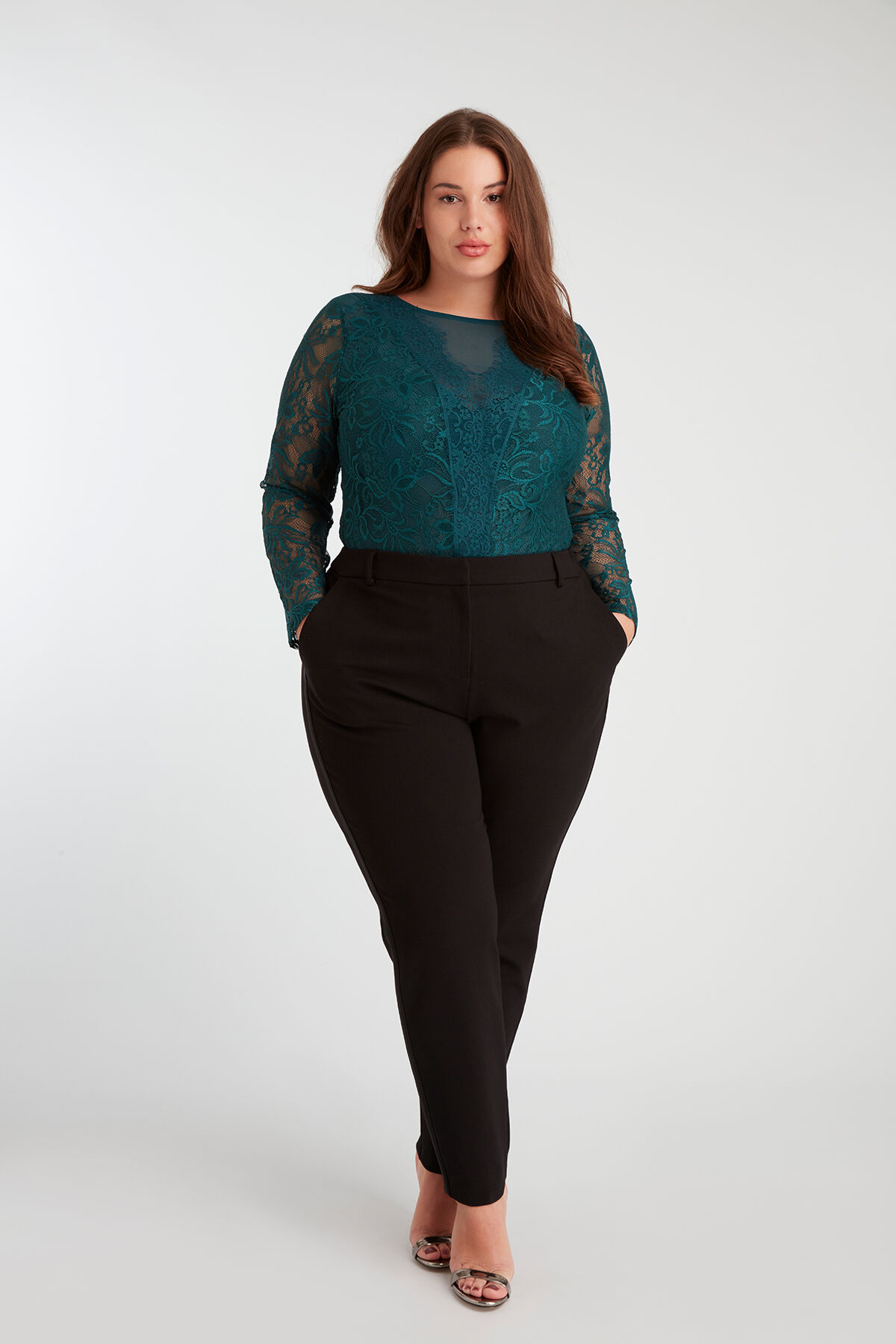 Body mit Spitze image number 3