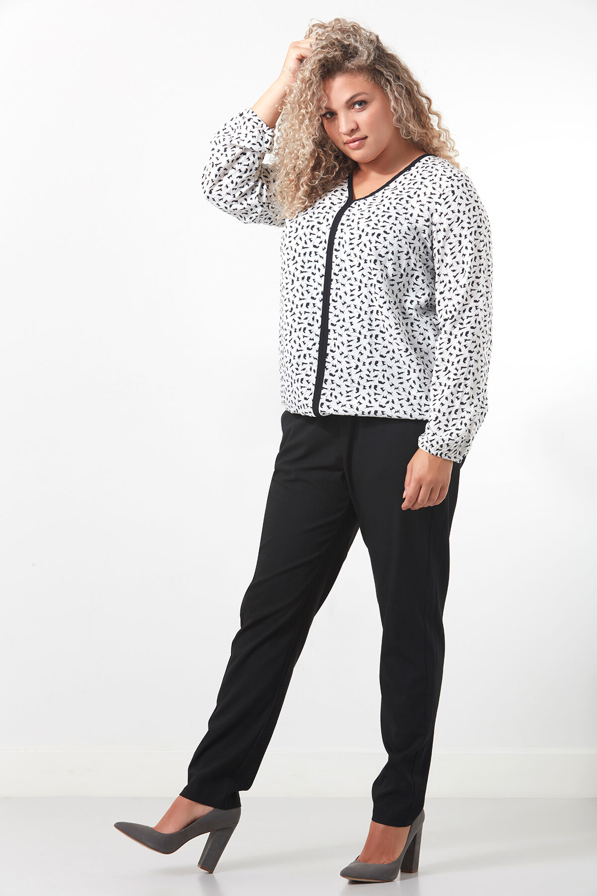 Bluse mit Katzenmuster image number 3