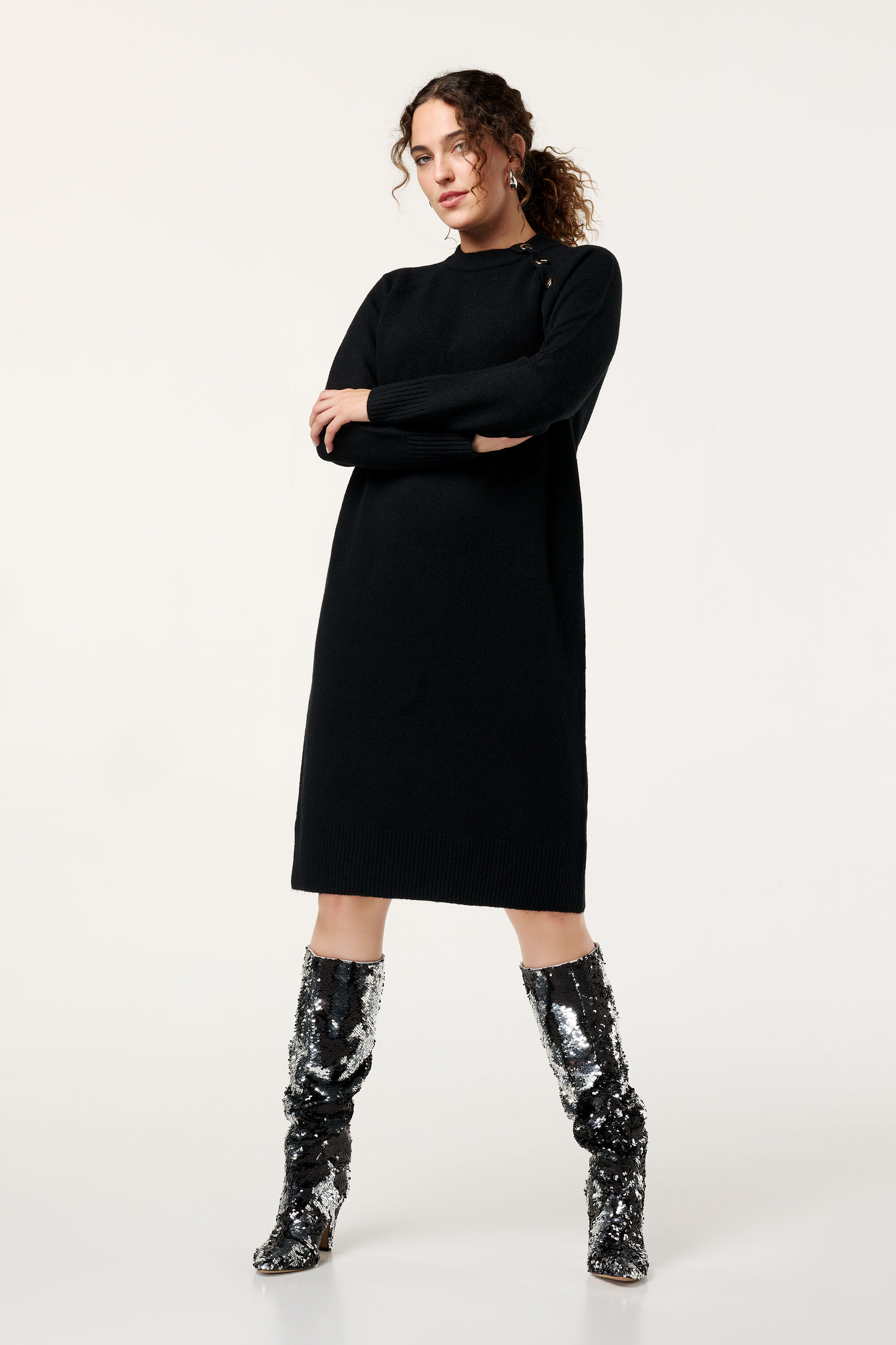 Midi-Strickkleid mit Knopfverzierungen  image number 5