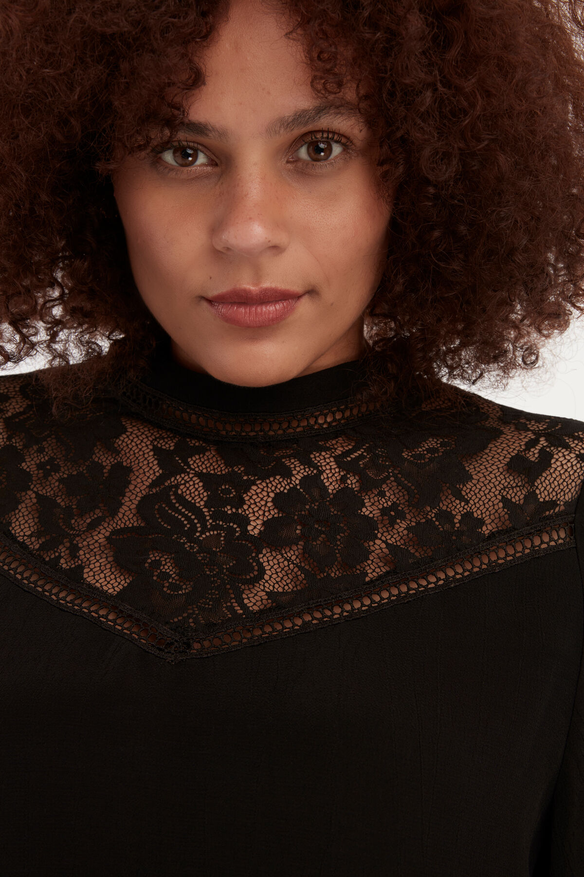 Bluse mit Spitzenkragen image number 4