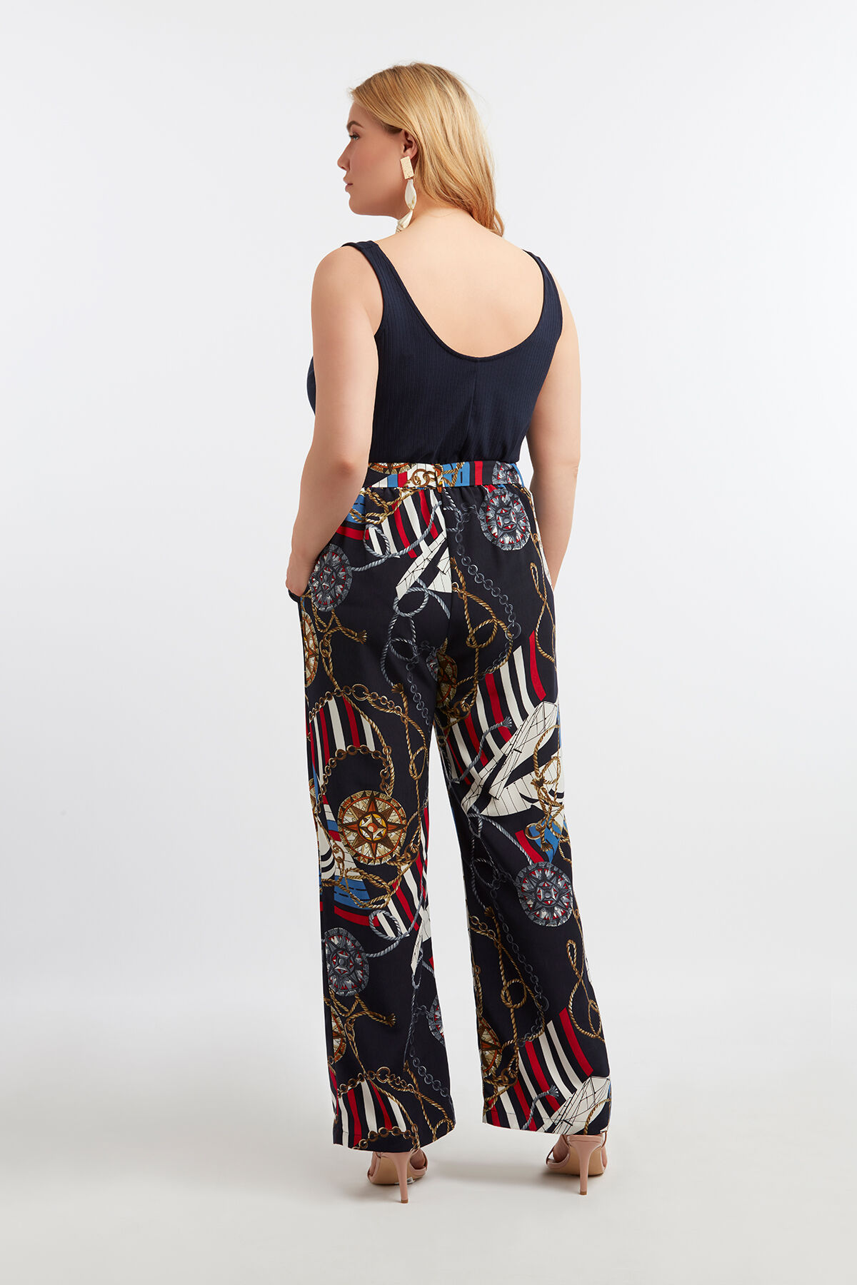 Body mit Knoten-Detail image number 4