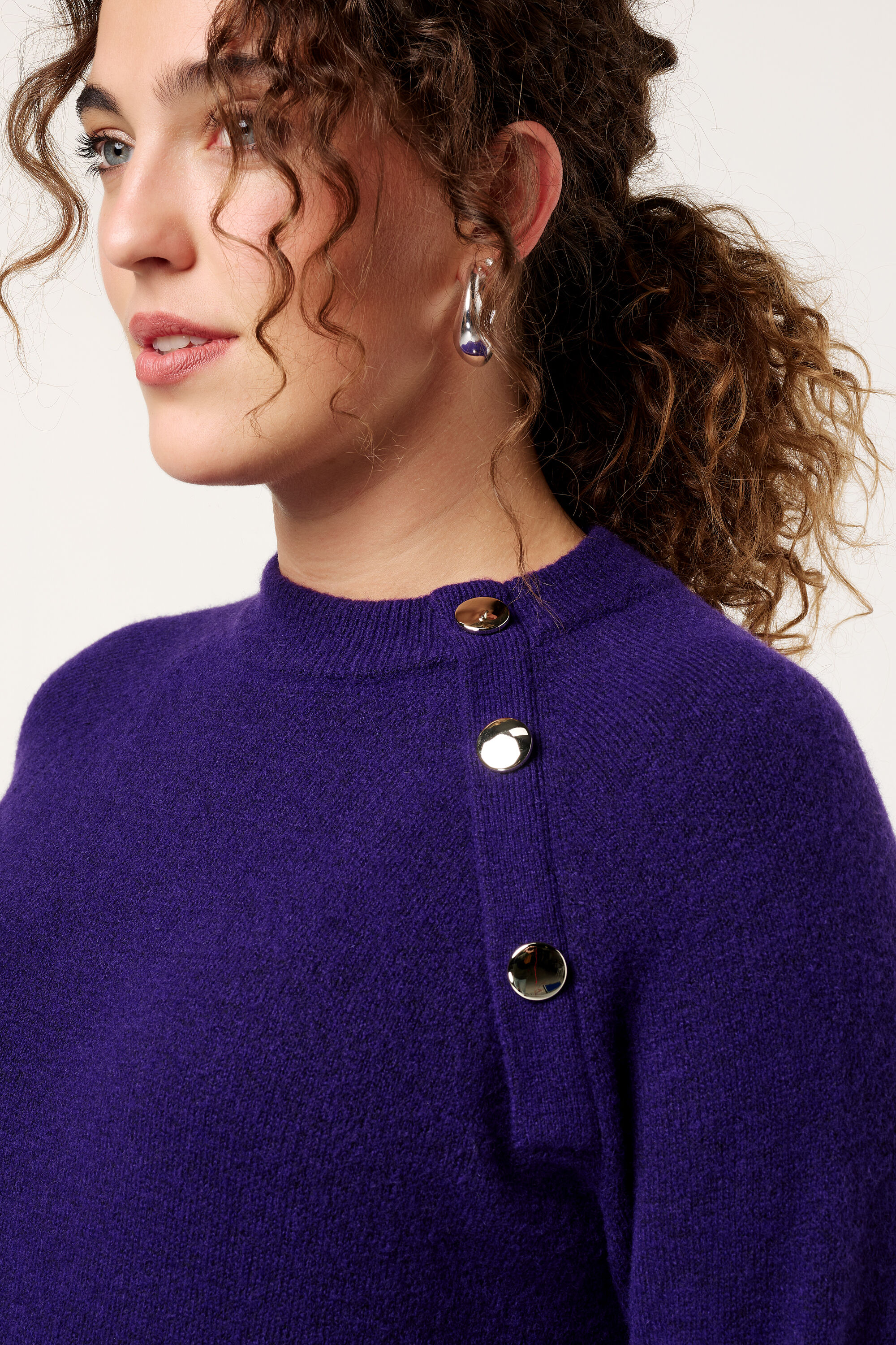 Midi-Strickkleid mit Knopfverzierungen  image number 4