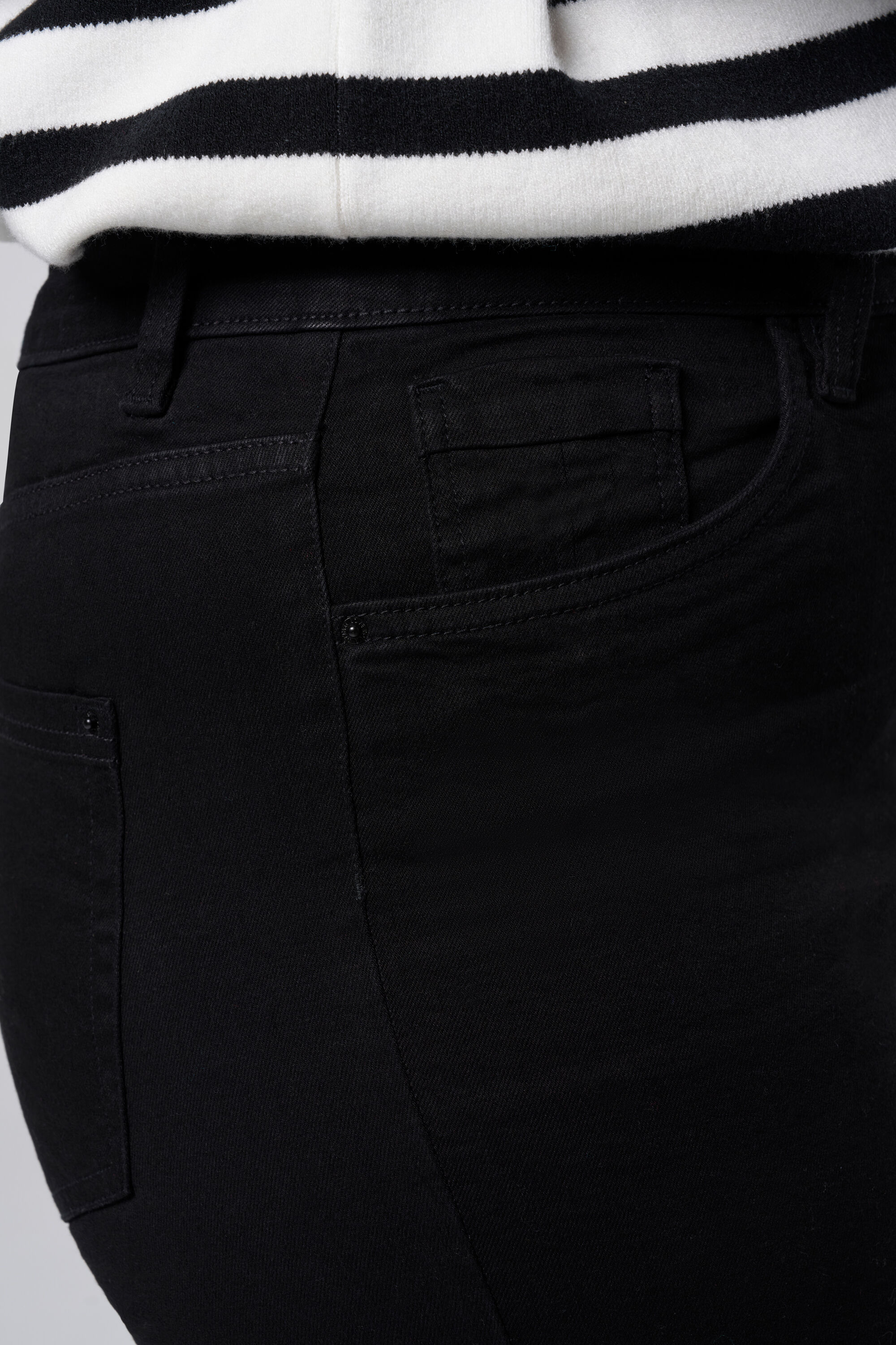 Gerade geschnittene Jeans LILY image number 4