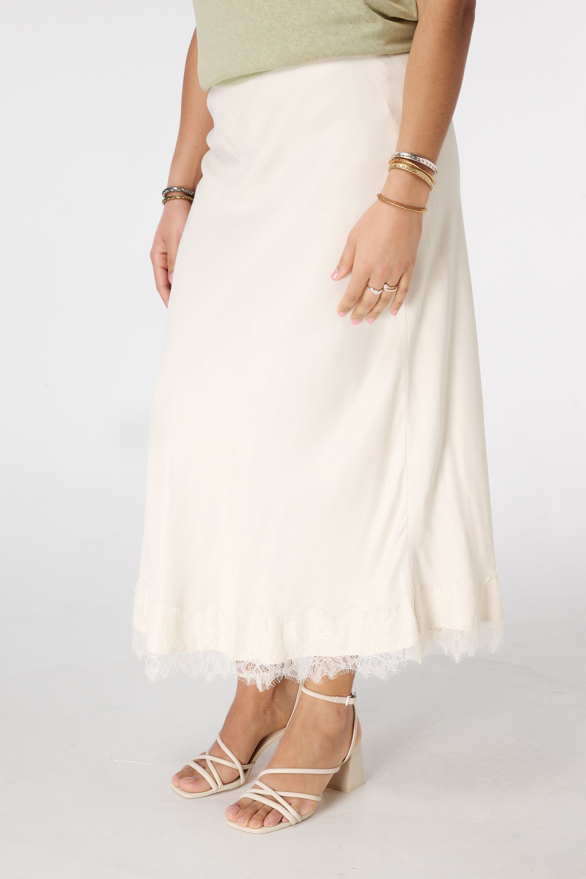 Satin Midi Rock mit Spitze image number 5