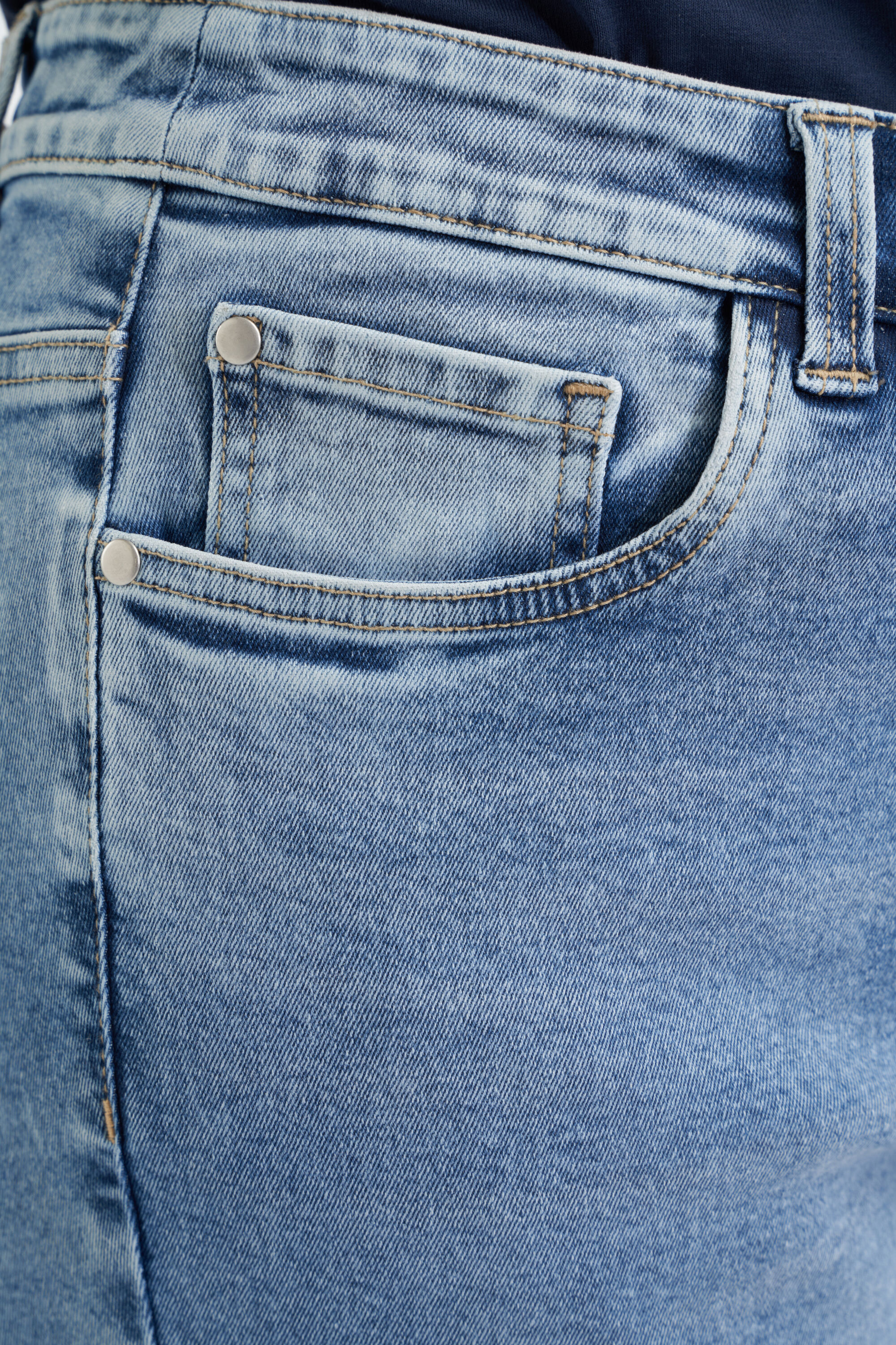 Kurze geschnittene Straight-Leg-Jeans image number 5