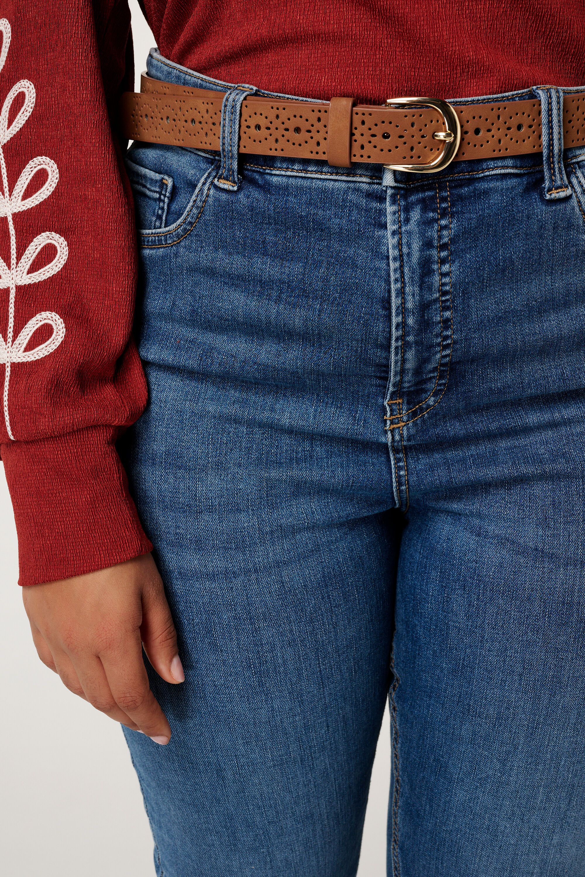 G&uuml;rtel mit Lochmuster image number 3