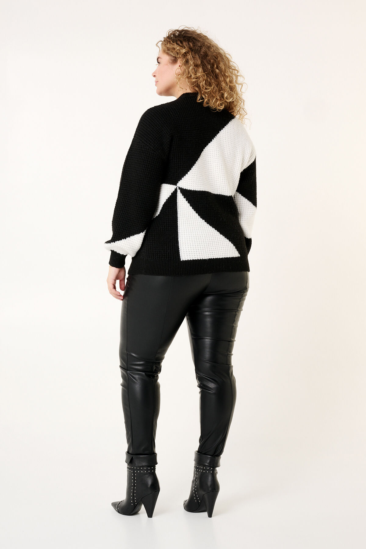 Zweifarbiger Strickpulli  image number 3