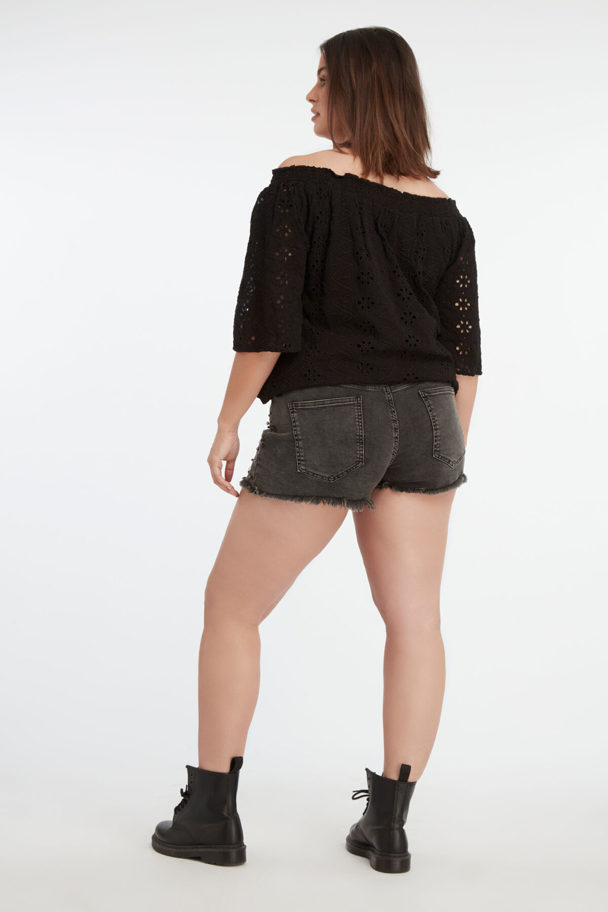 Jeans-Shorts mit Ziernieten image number 4