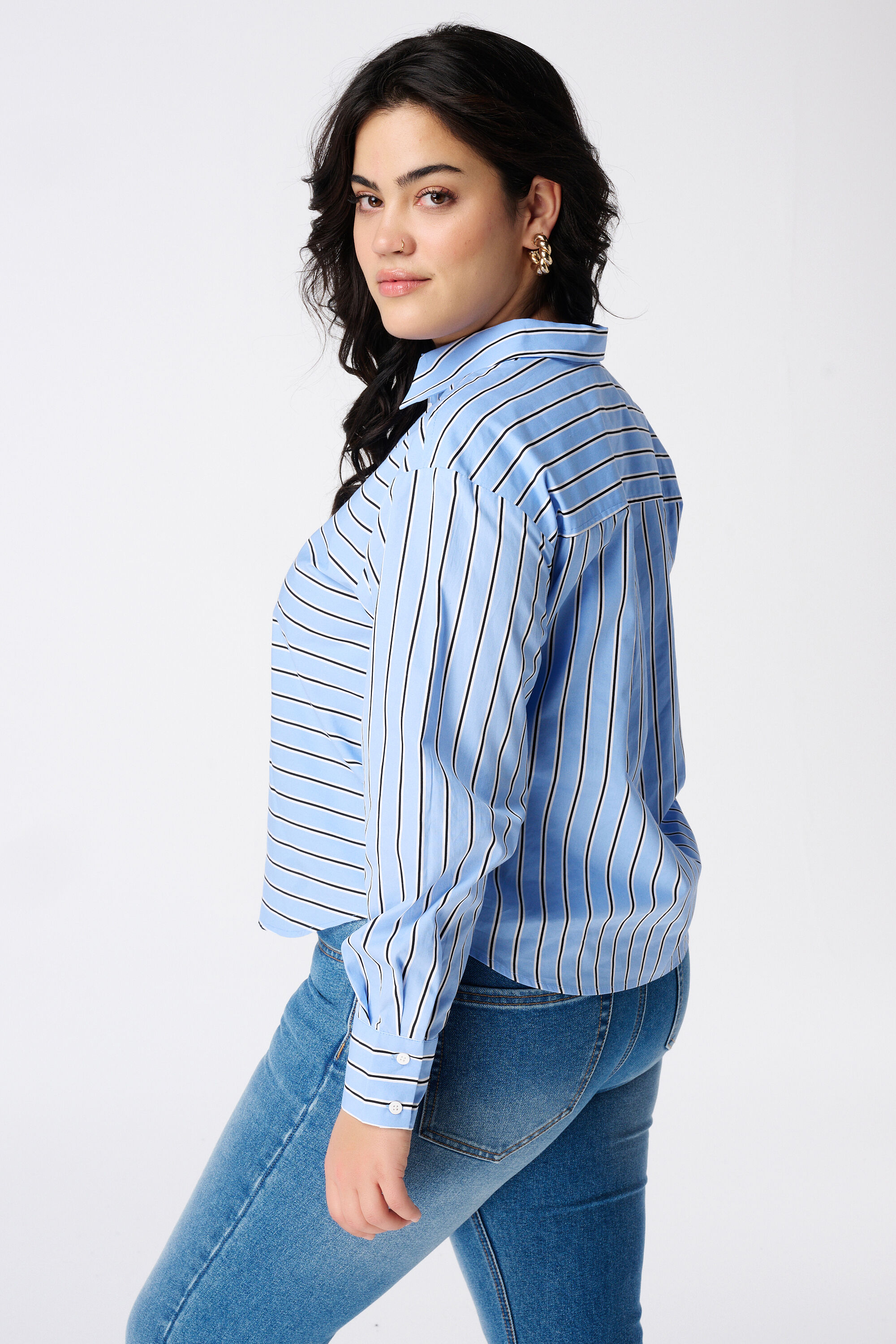 Kurze Bluse mit Streifen image number 3