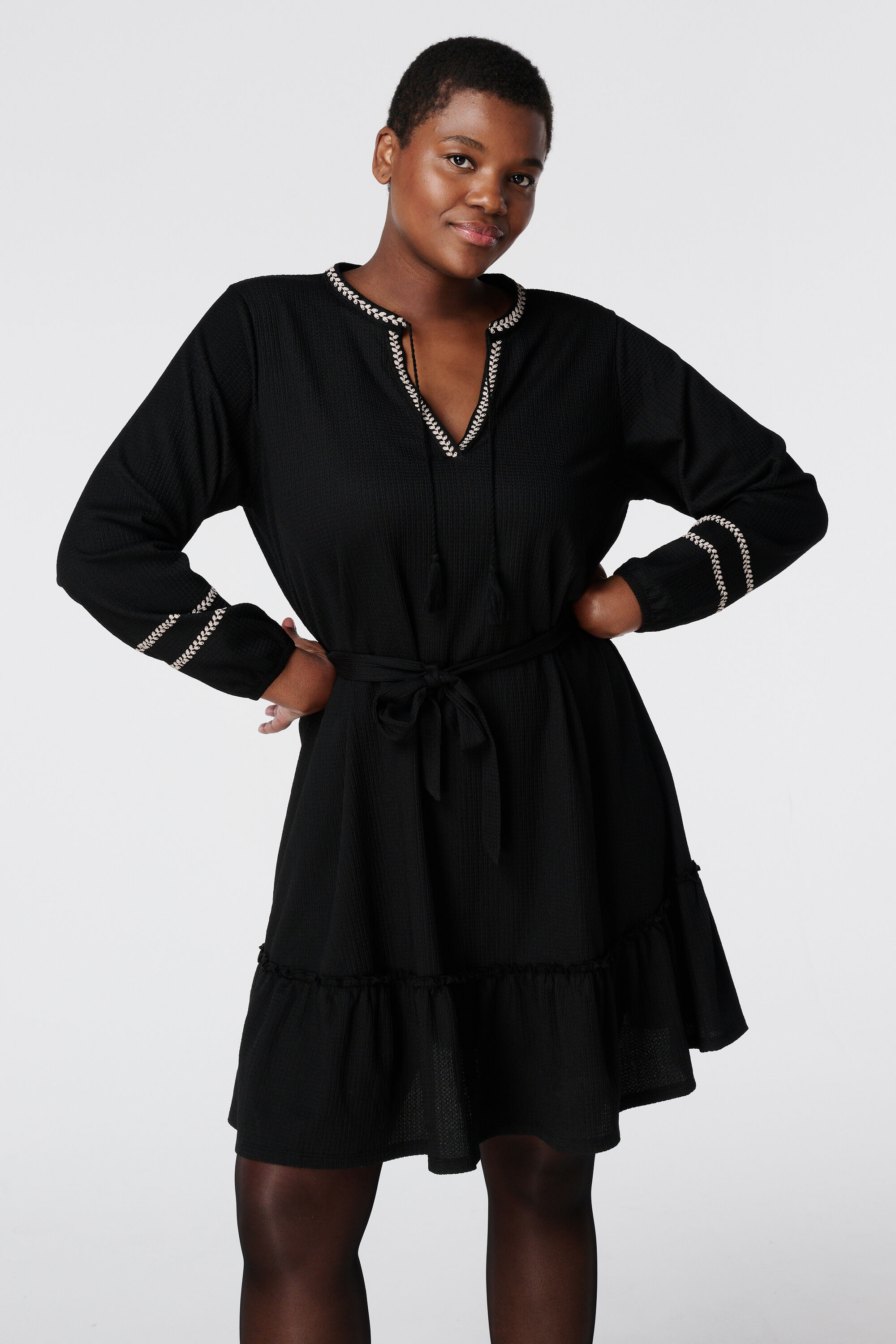 Strukturiertes Kleid mit Kontrast image number 5