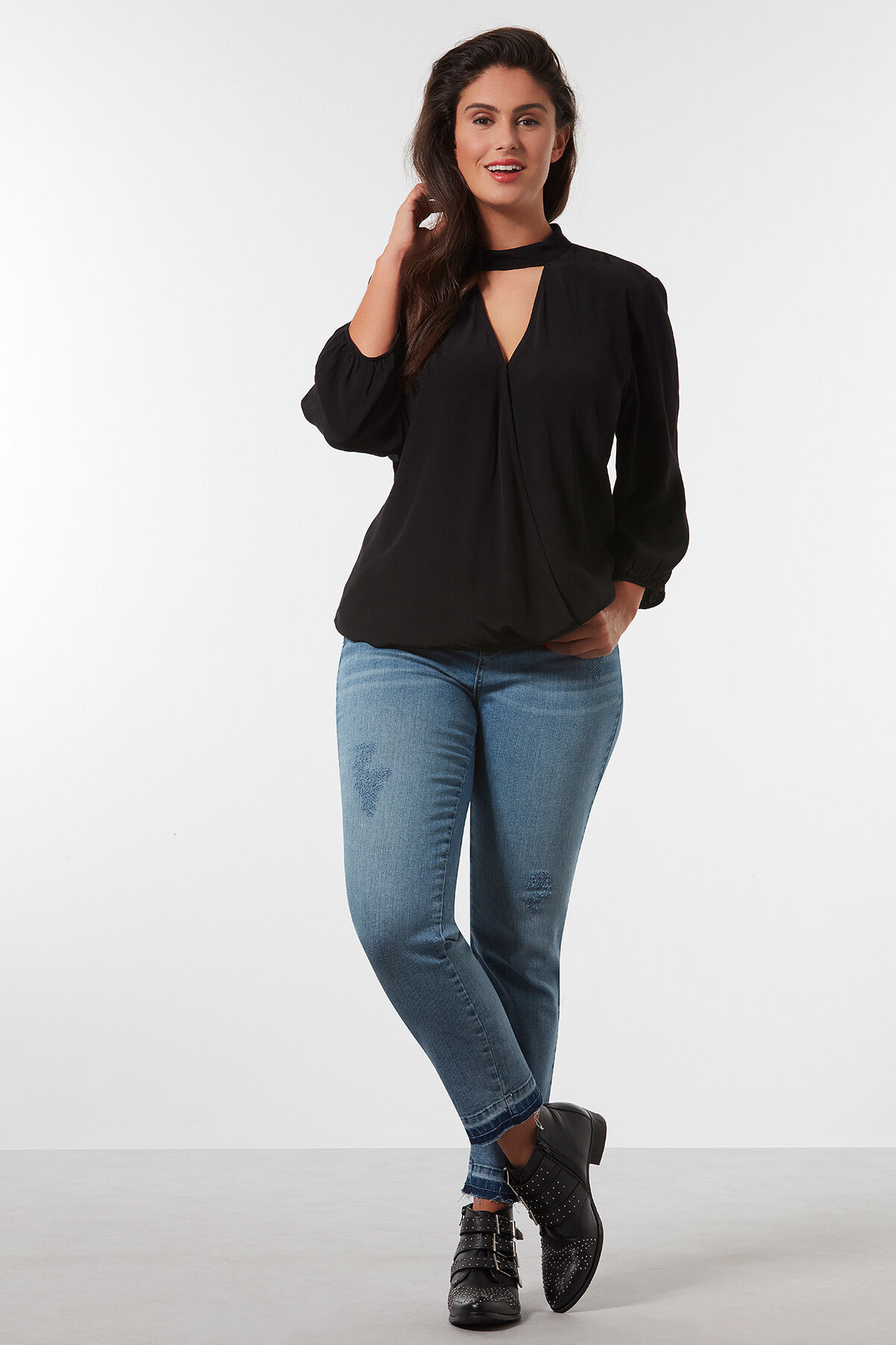 Bluse mit Choker image number 3