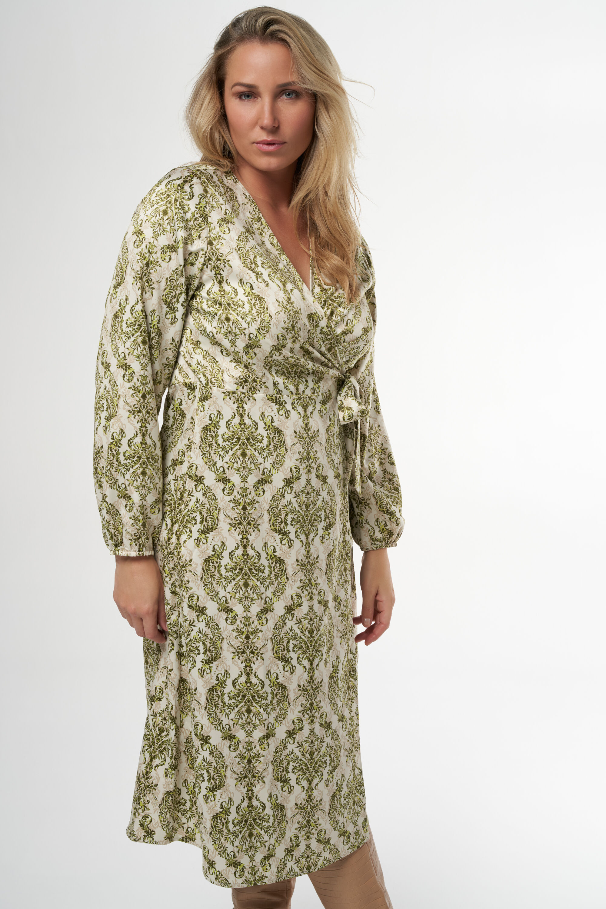 Midi-Kleid mit Satinoptik und Muster image number 6