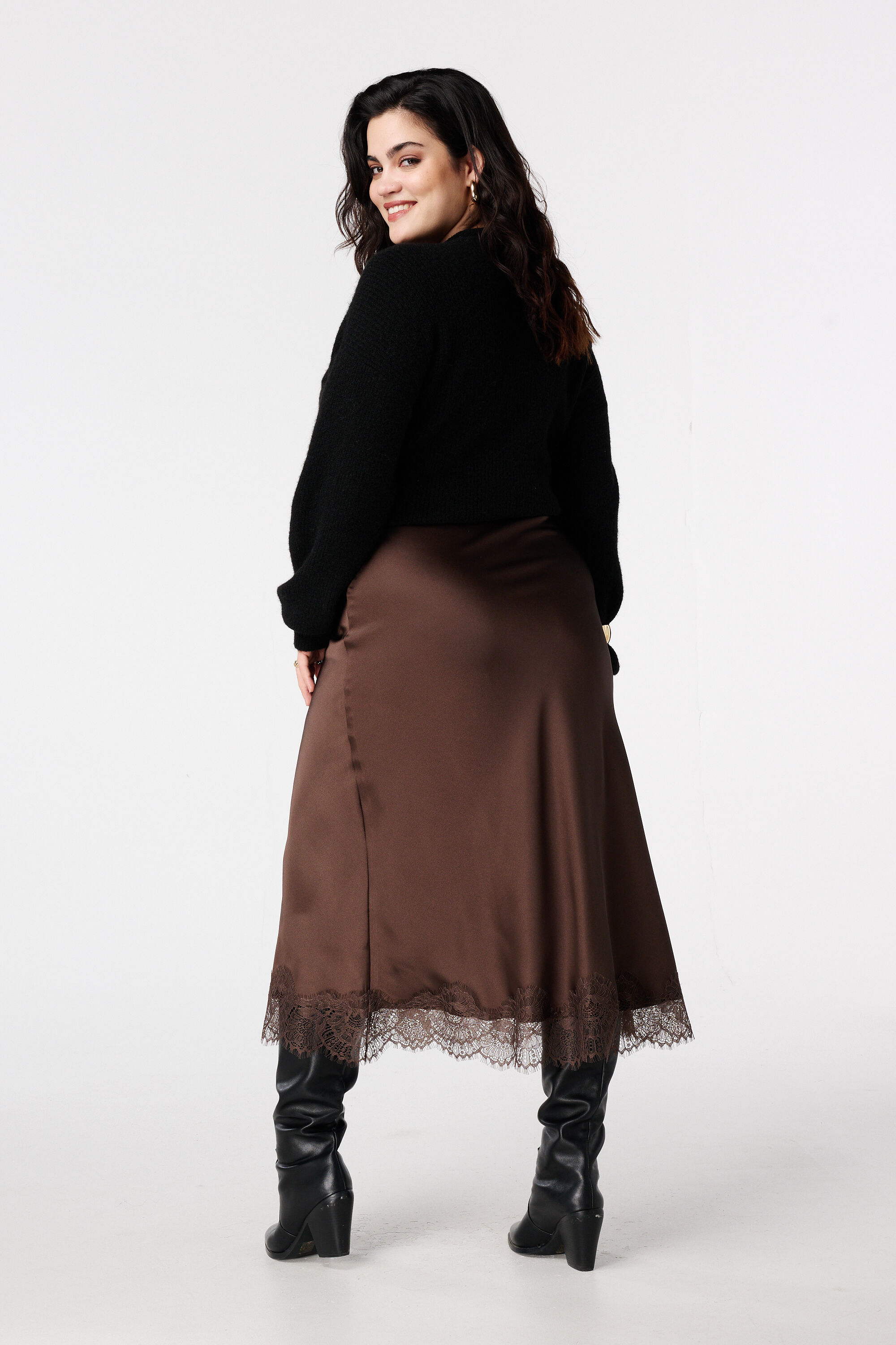 Rock mit Satinoptik und Spitzen-Detail image number 3