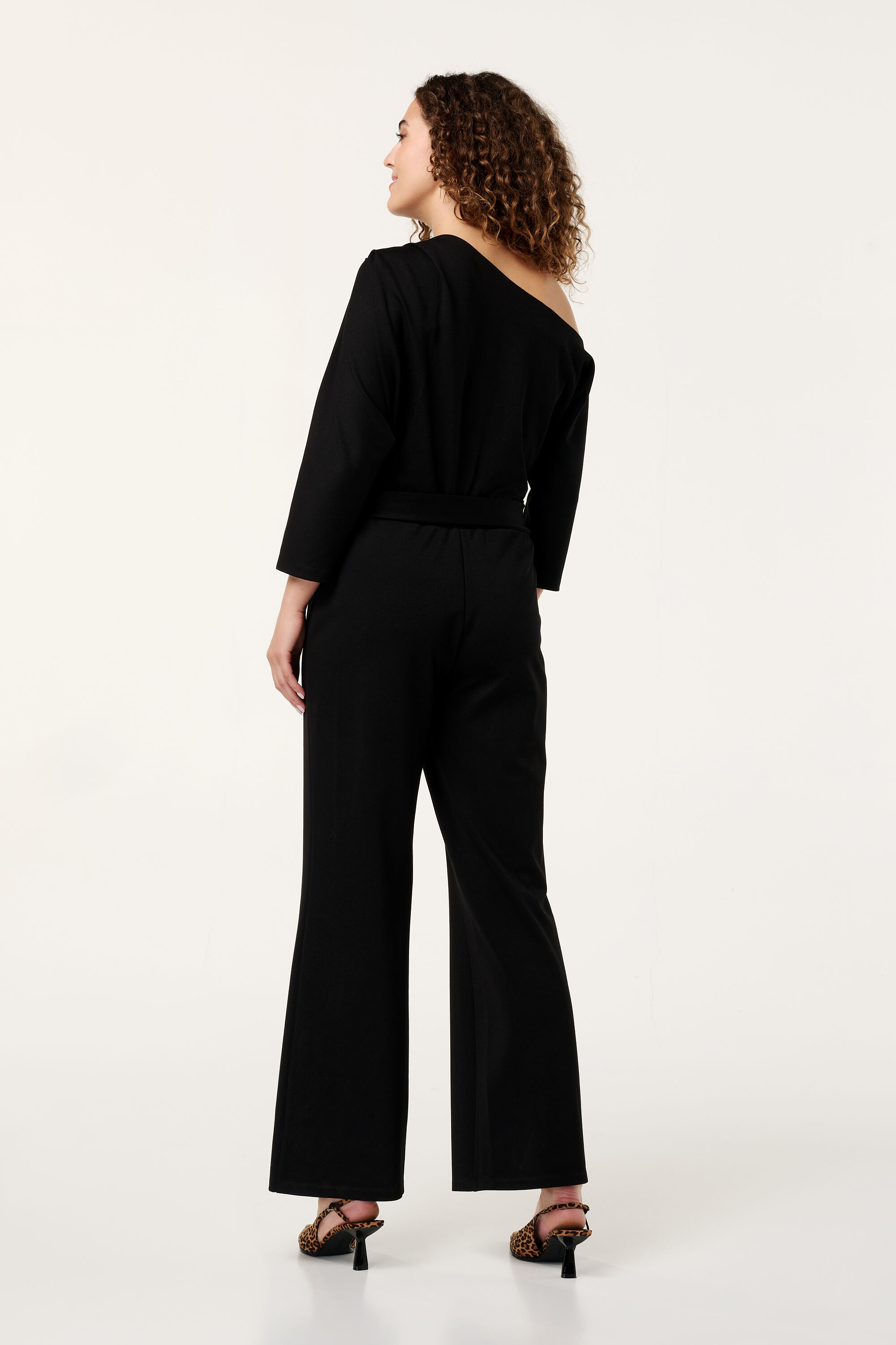 Schulterfreier Jumpsuit  image number 3