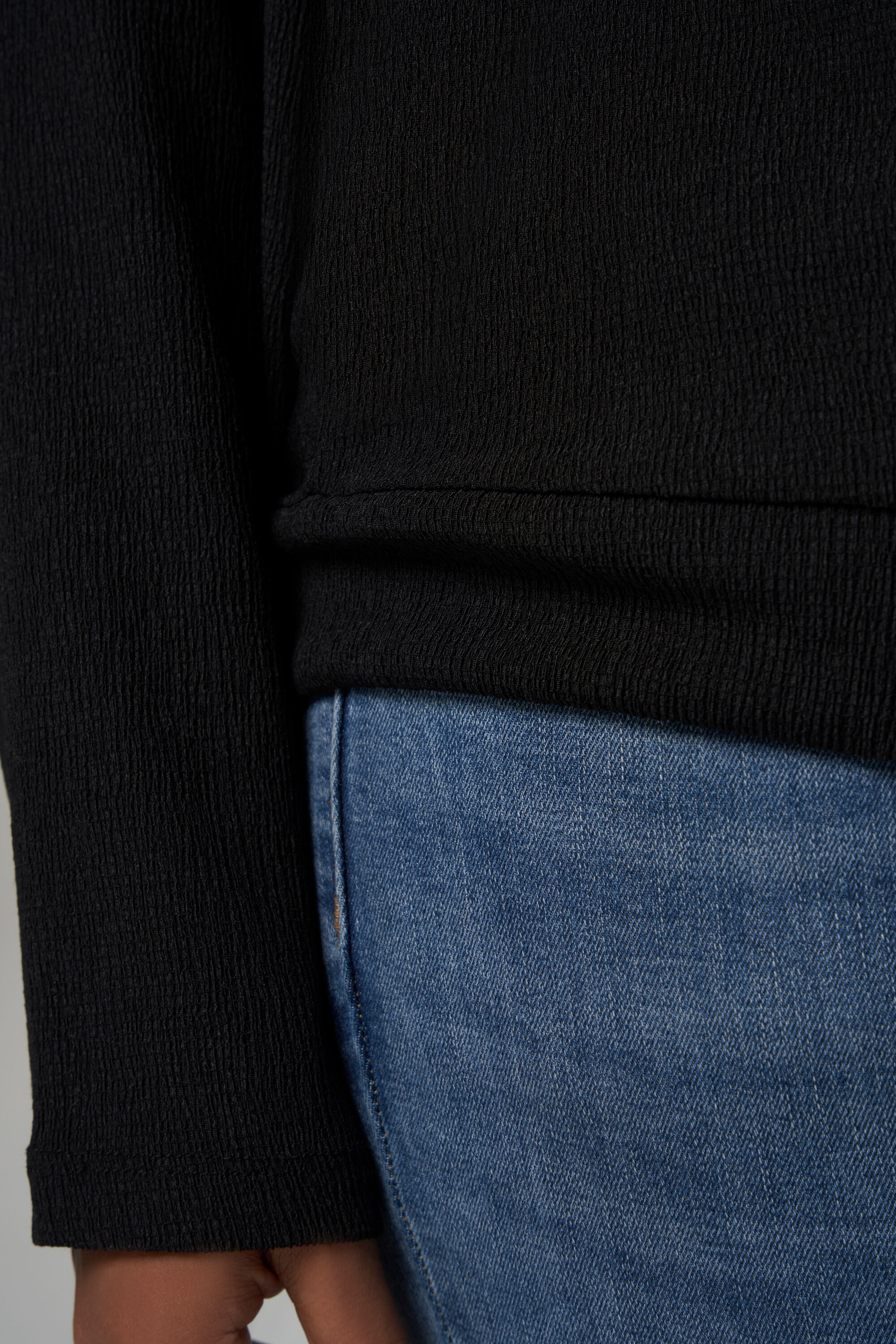 Top mit Struktur im Stoff image number 4