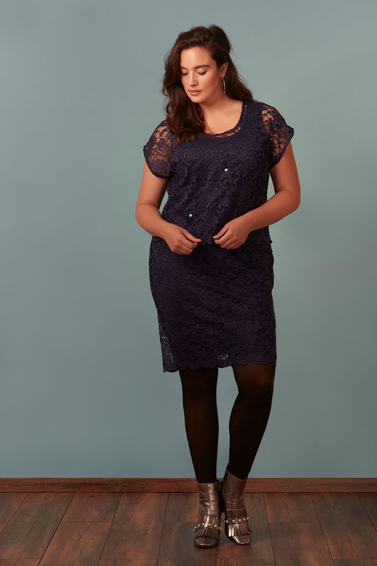 Spitzen-Kleid image number 4