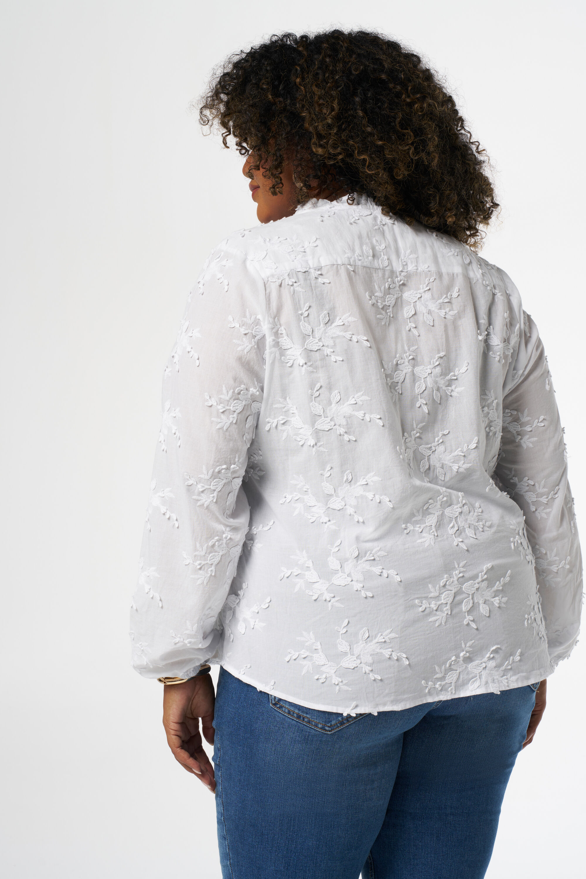 Bluse mit Stickerei image number 3