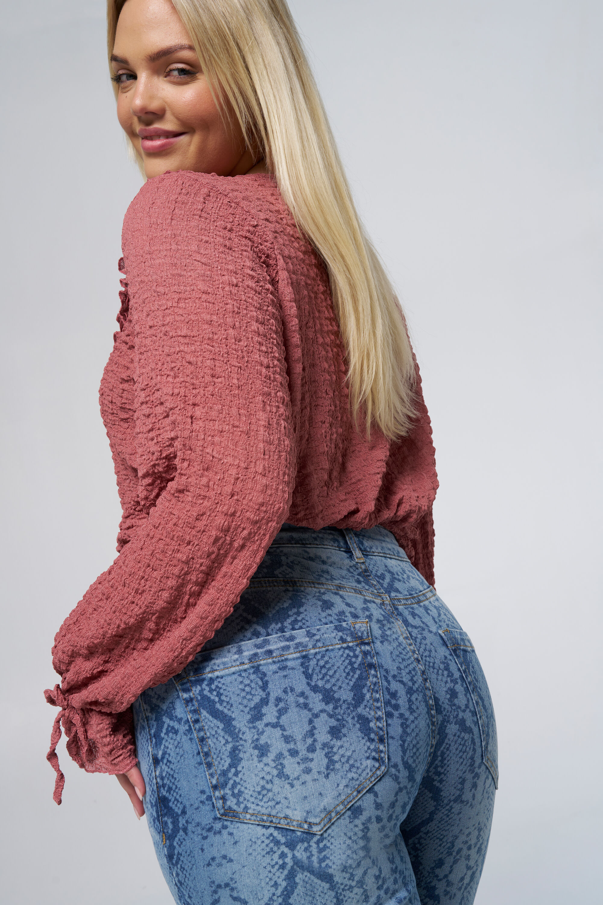 Jeans mit Schlangendruck image number 4