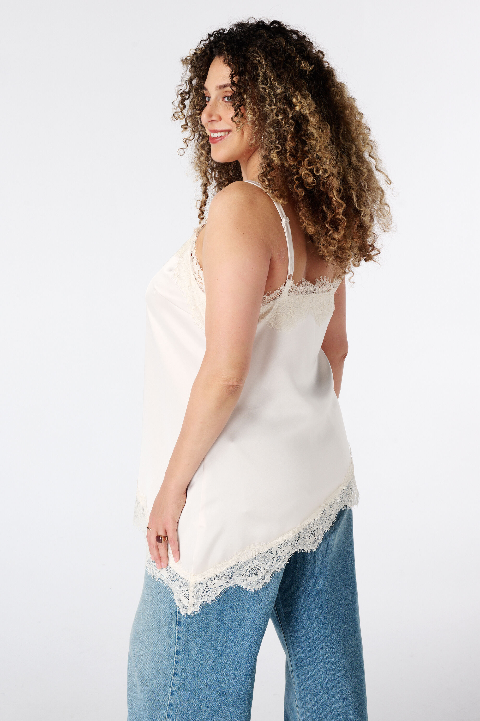 Asymmetrisches Shirt mit Spitze image number 3