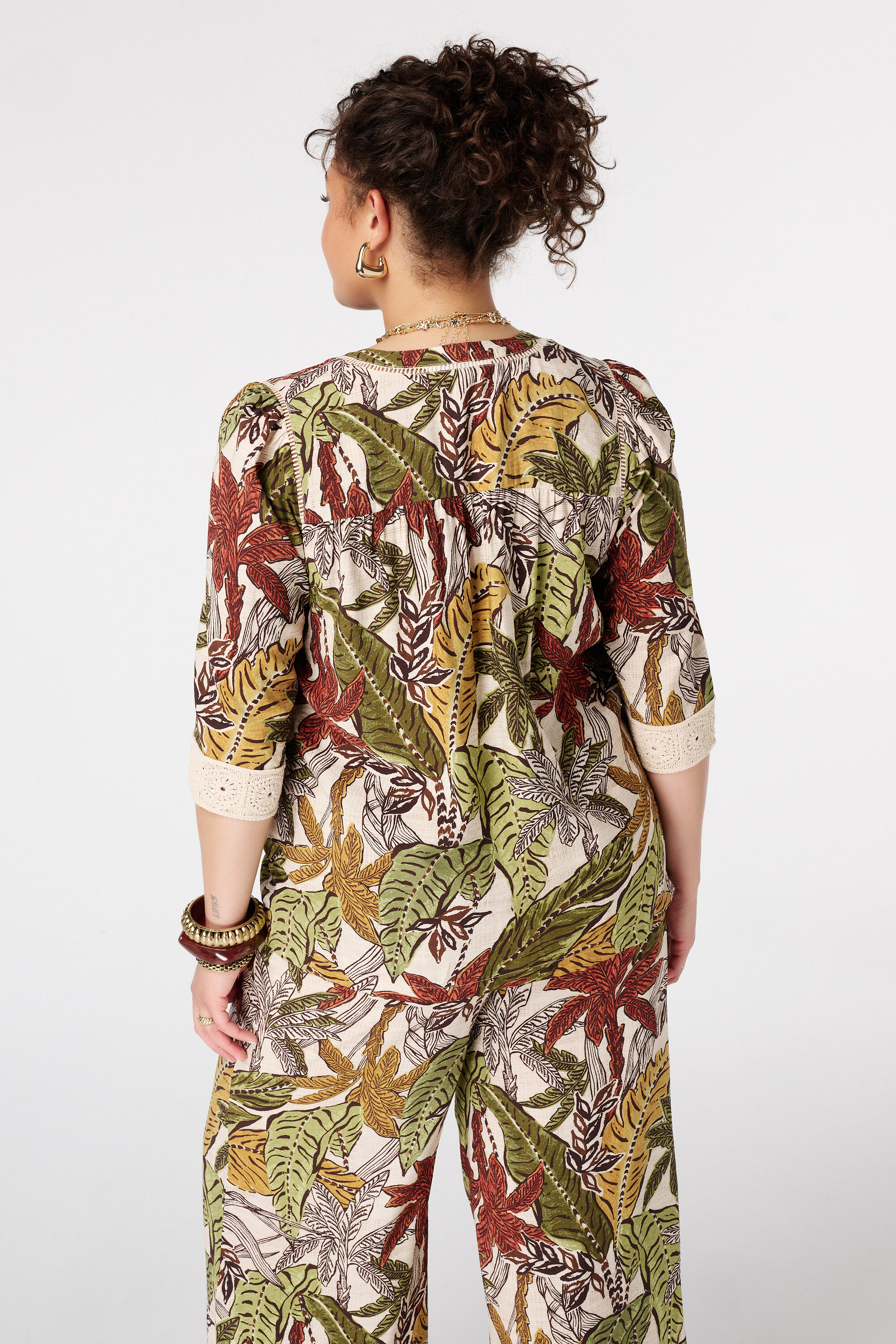 Bluse mit Spitzendetails image number 3