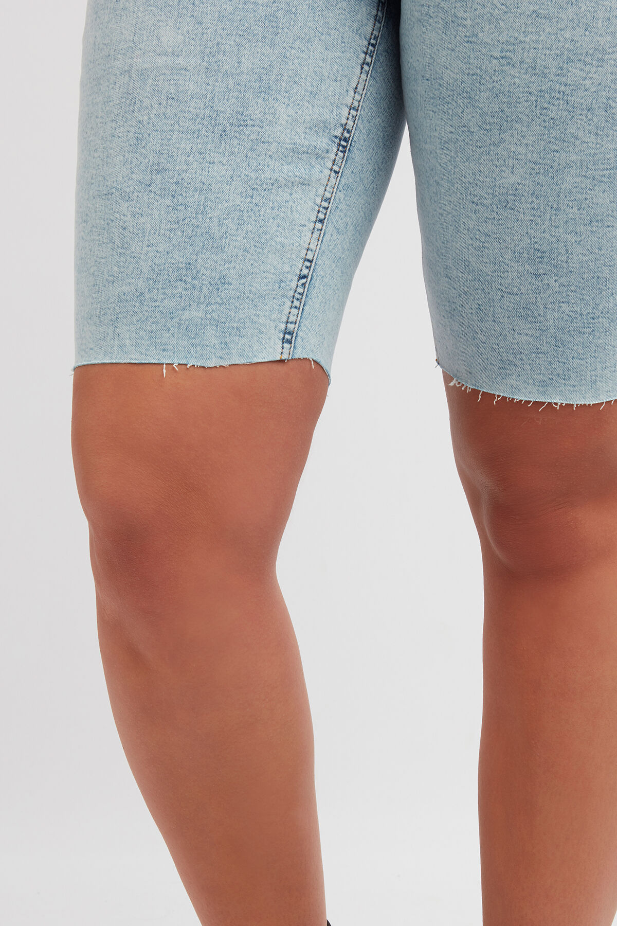 Biker-Shorts aus Denim image number 5
