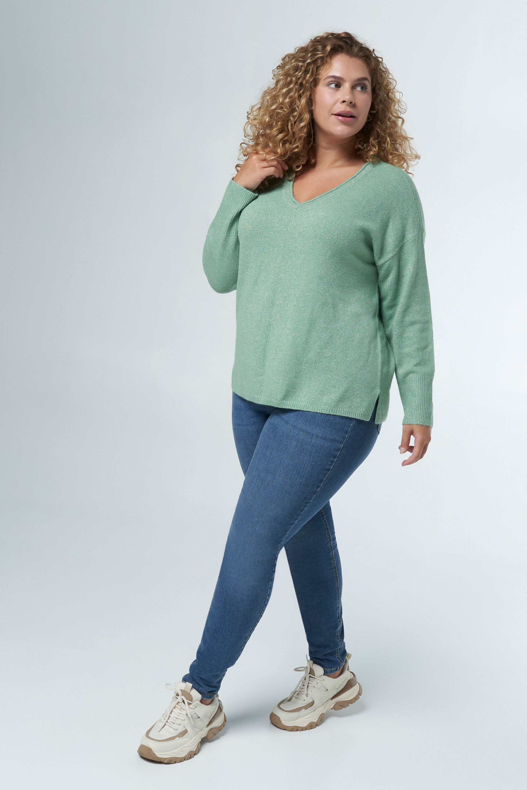 Pullover mit Glitzerdetail image number 5