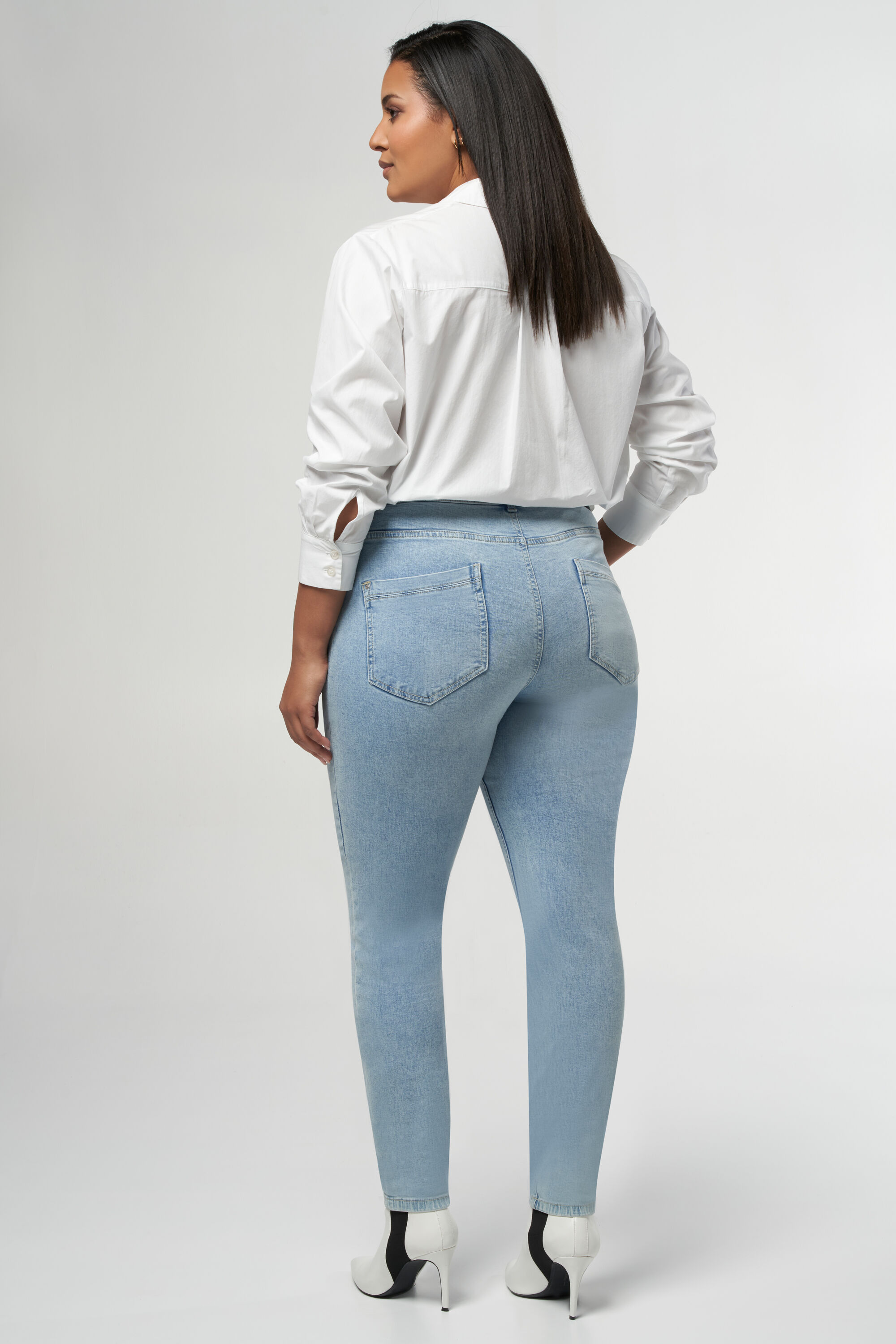 IRIS Slim-Leg Jeans image number 4