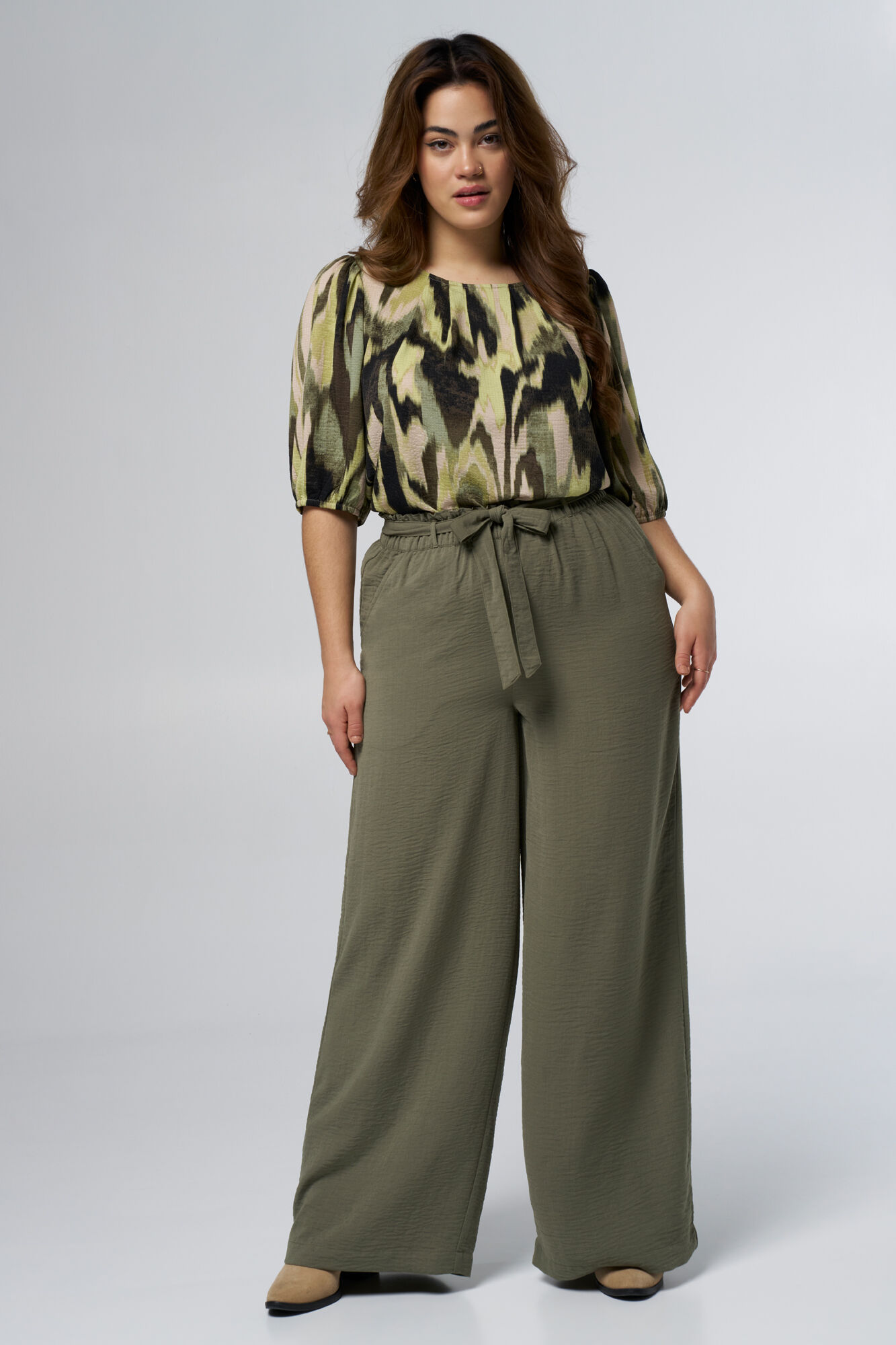 Hose mit weitem Bein und G&uuml;rtel image number 6