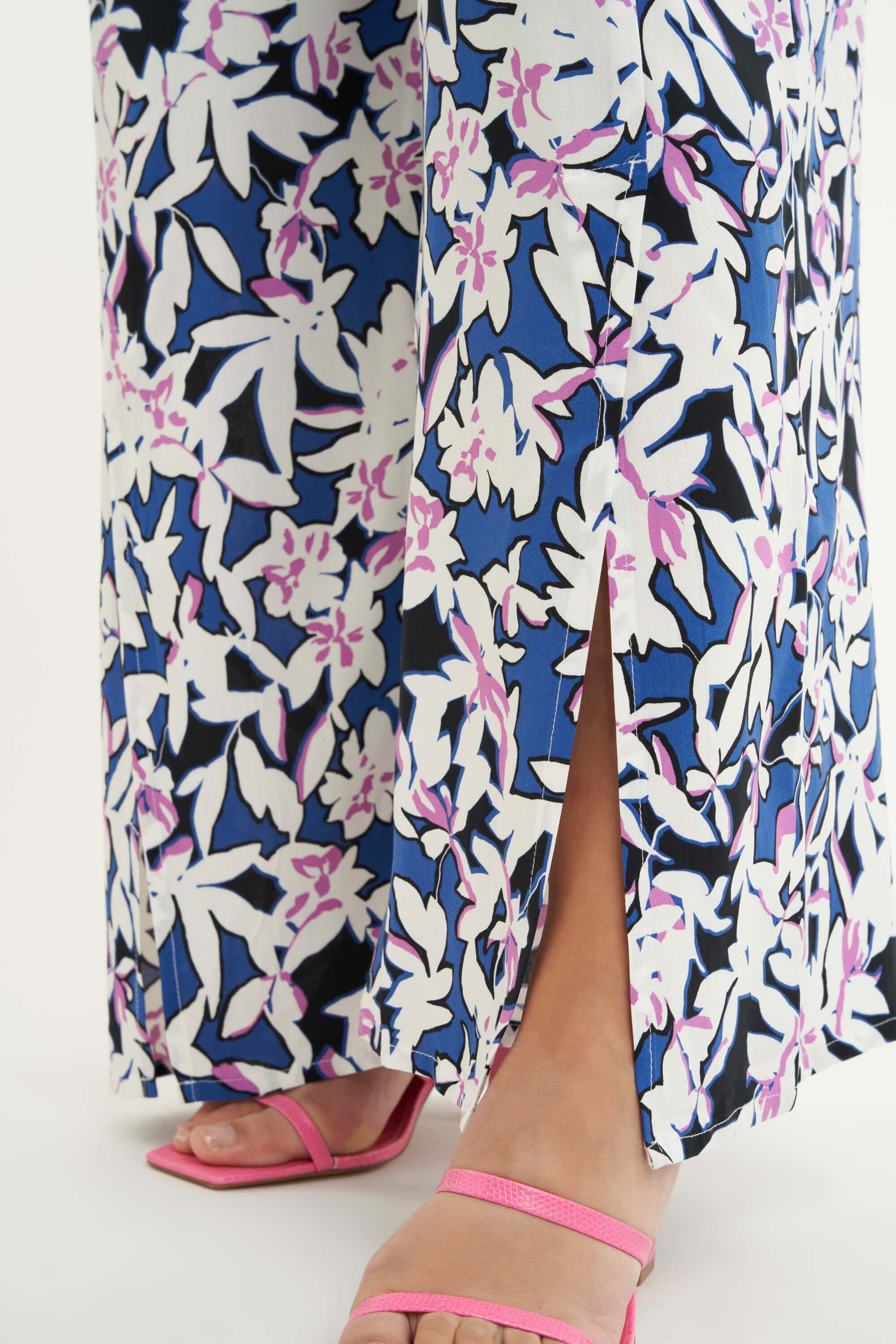 Weite Hose mit Schlitz  image number 6