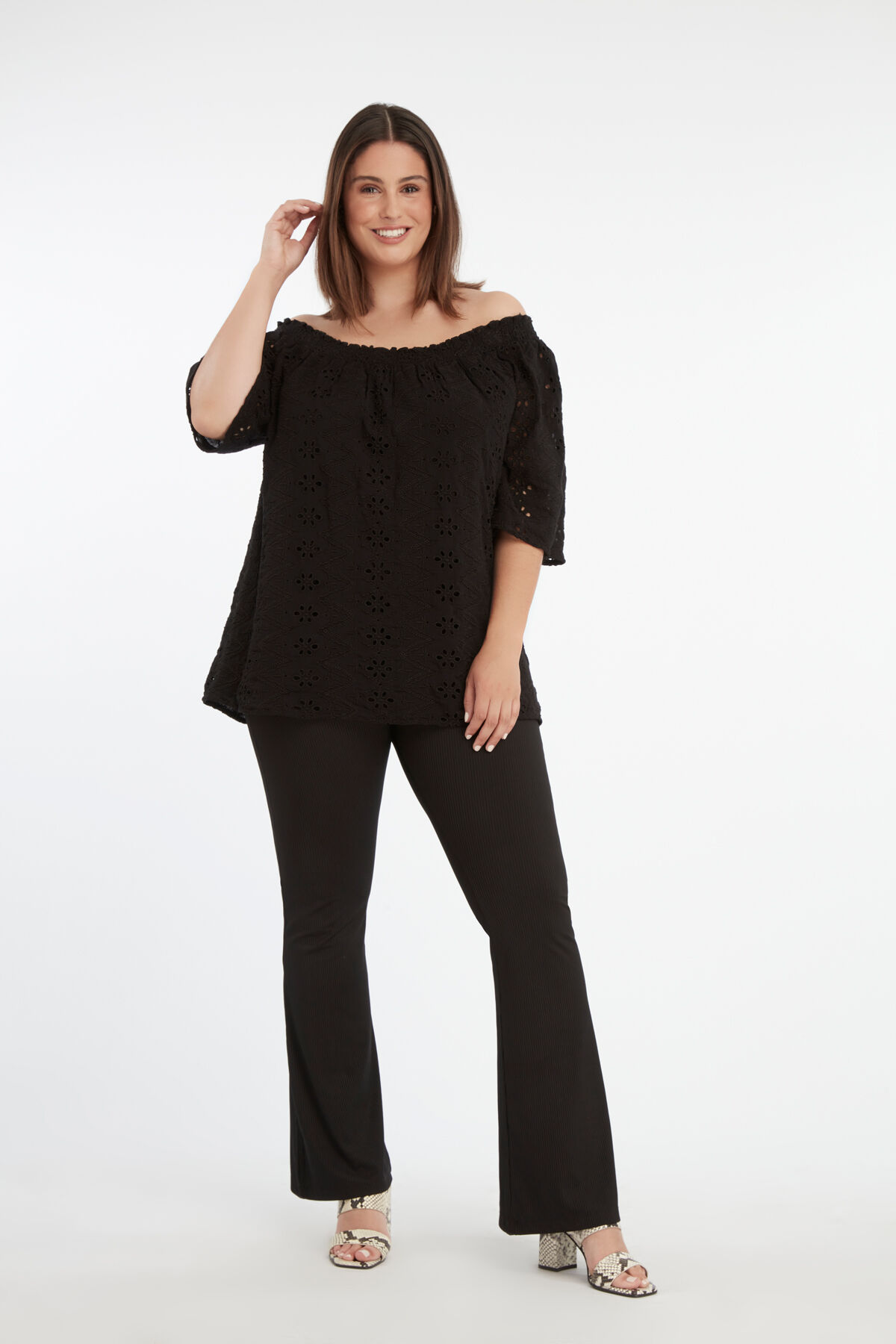 Schulterfreies Top mit Lochmuster image number 5