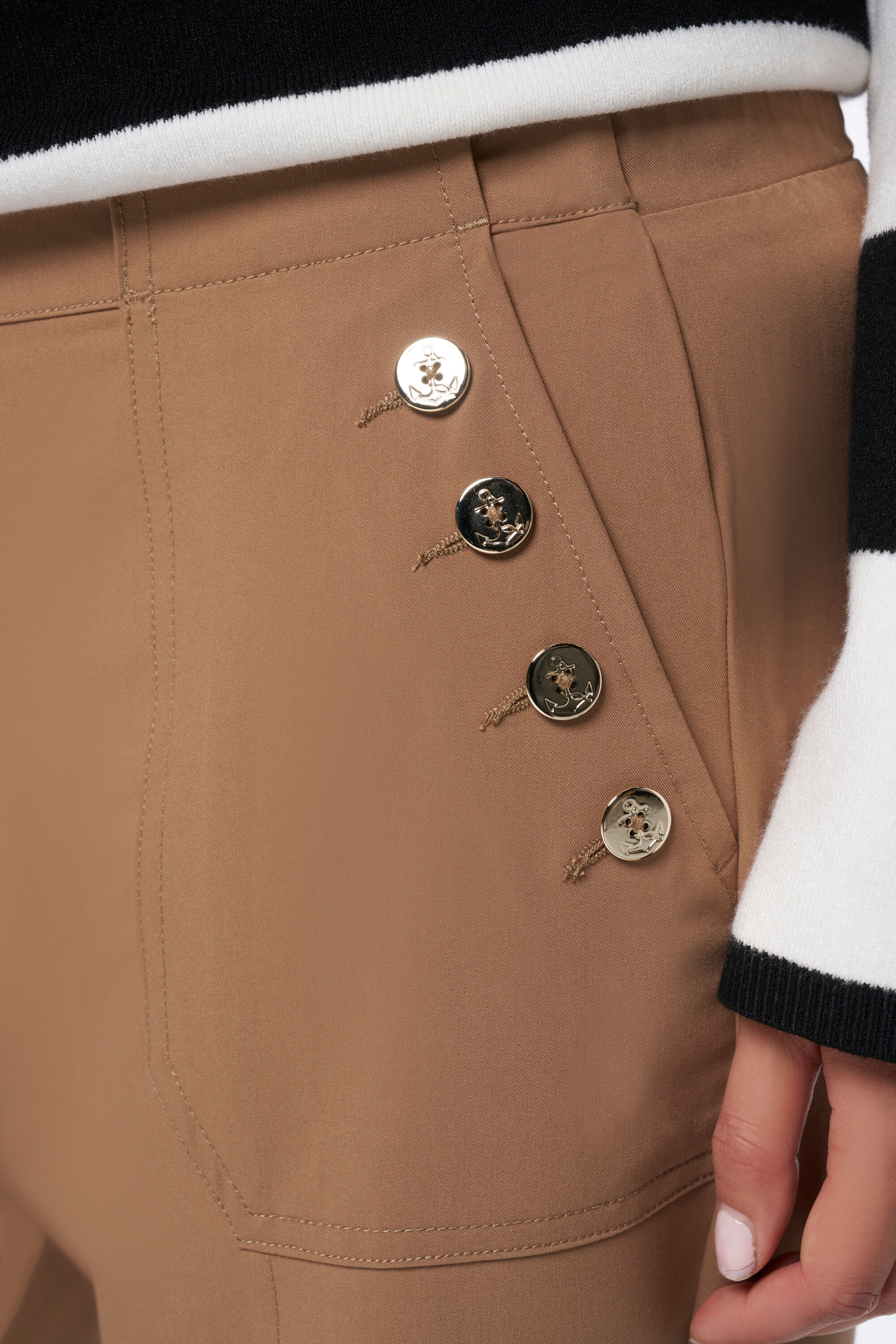 Hose mit weitem Bein und Zierkn&ouml;pfen  image number 4