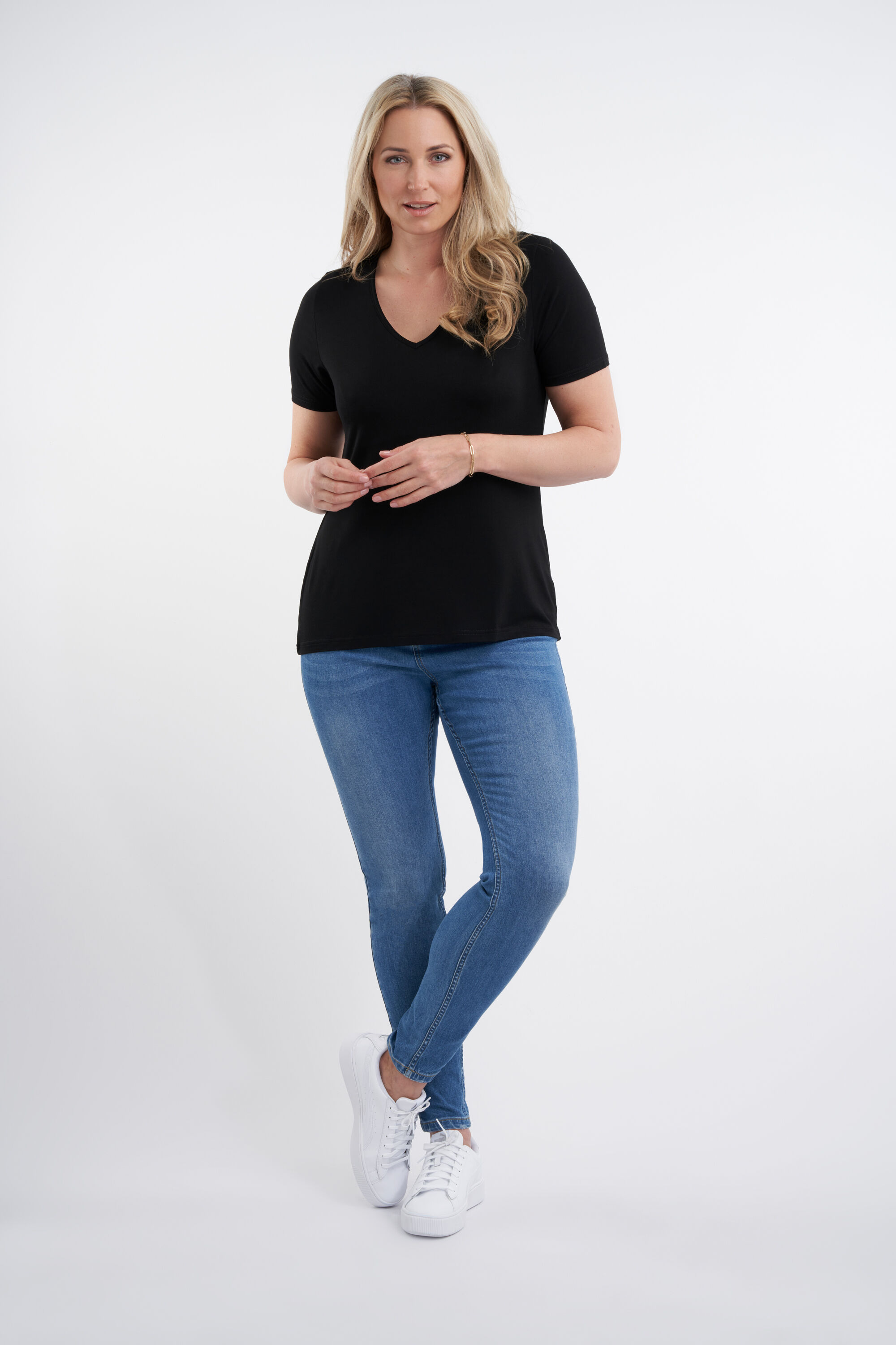 2 T-Shirts mit V-Ausschnitt image number 4