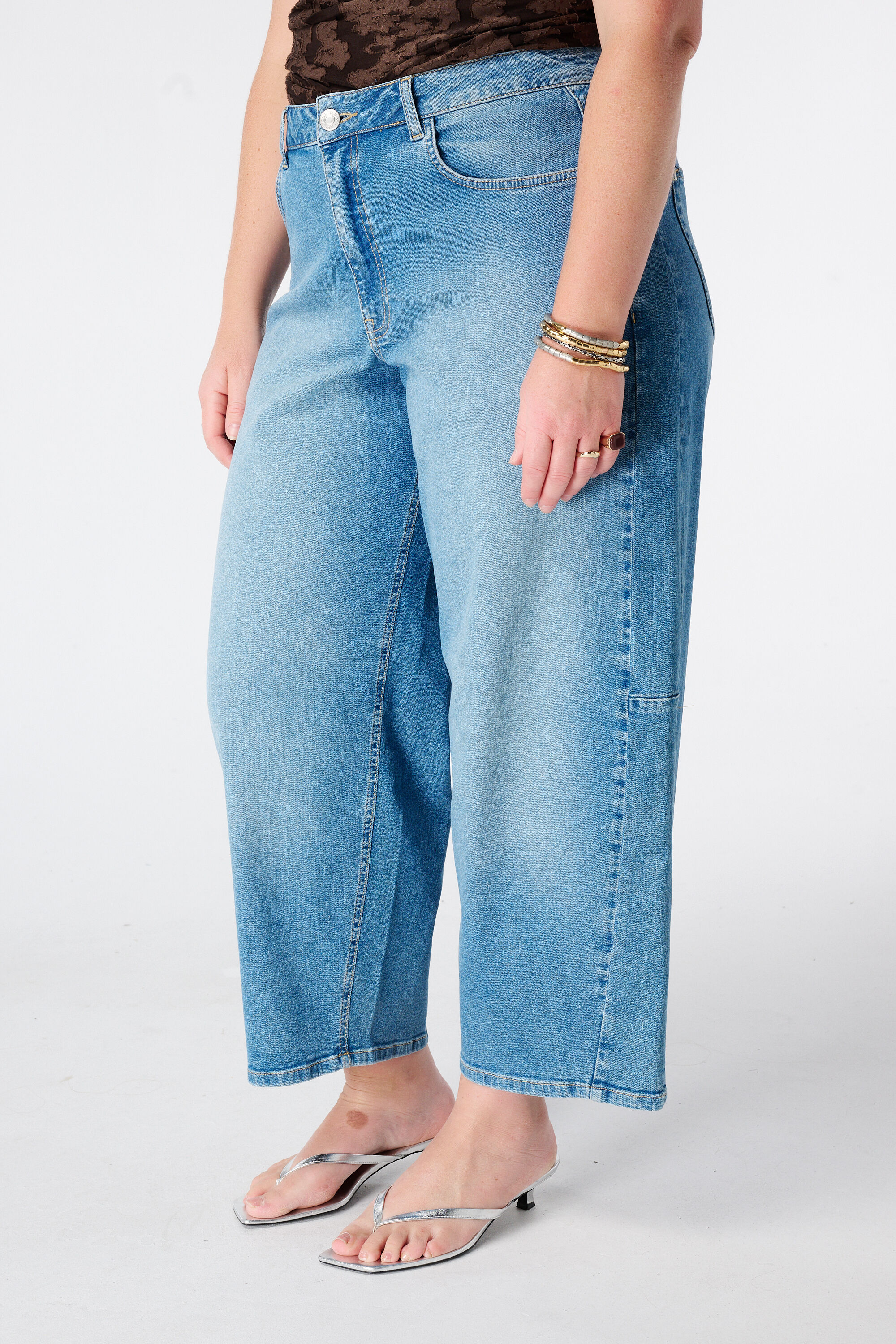 Barrel Jeans image number 5