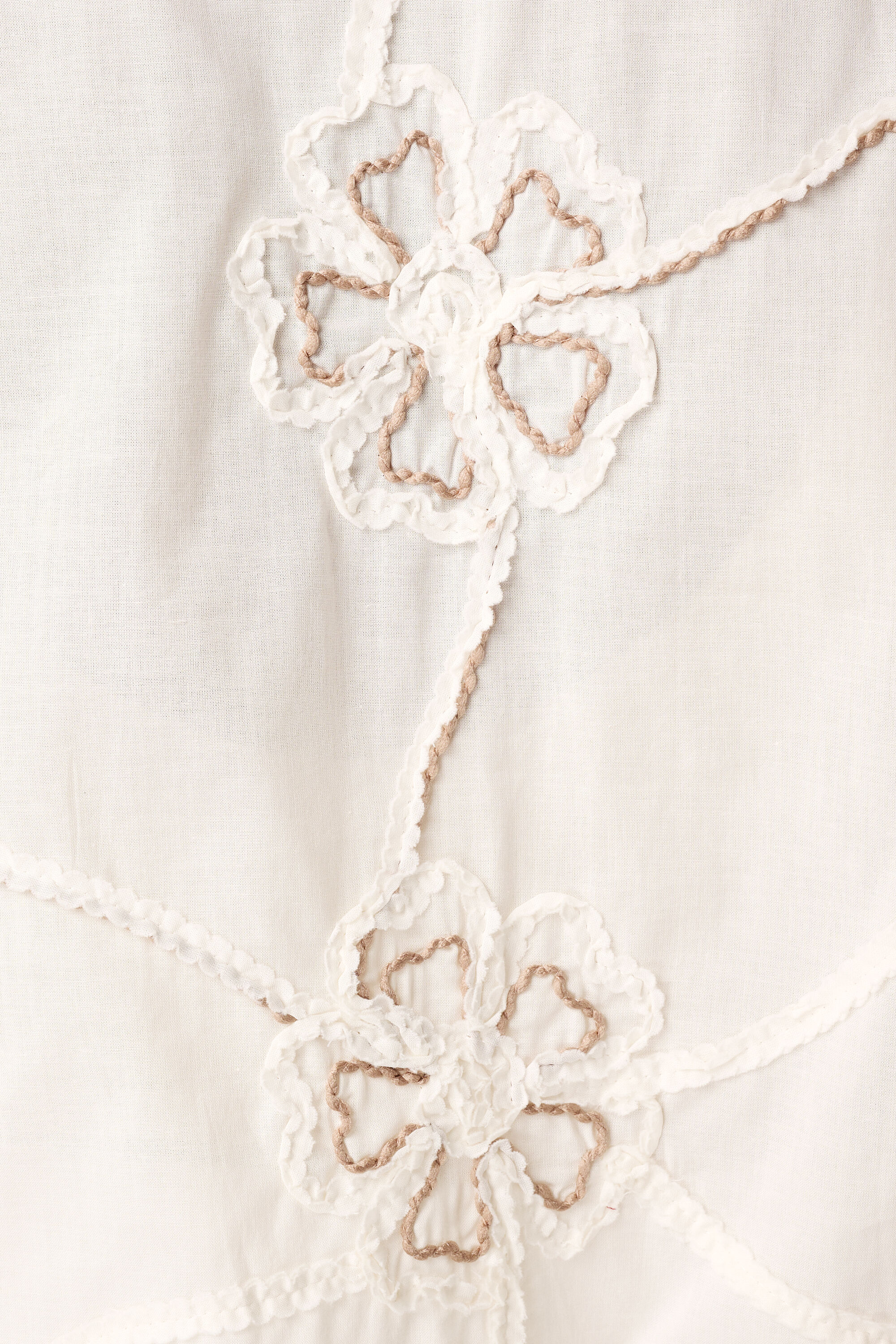 Bluse mit bestickten Blumen image number 6