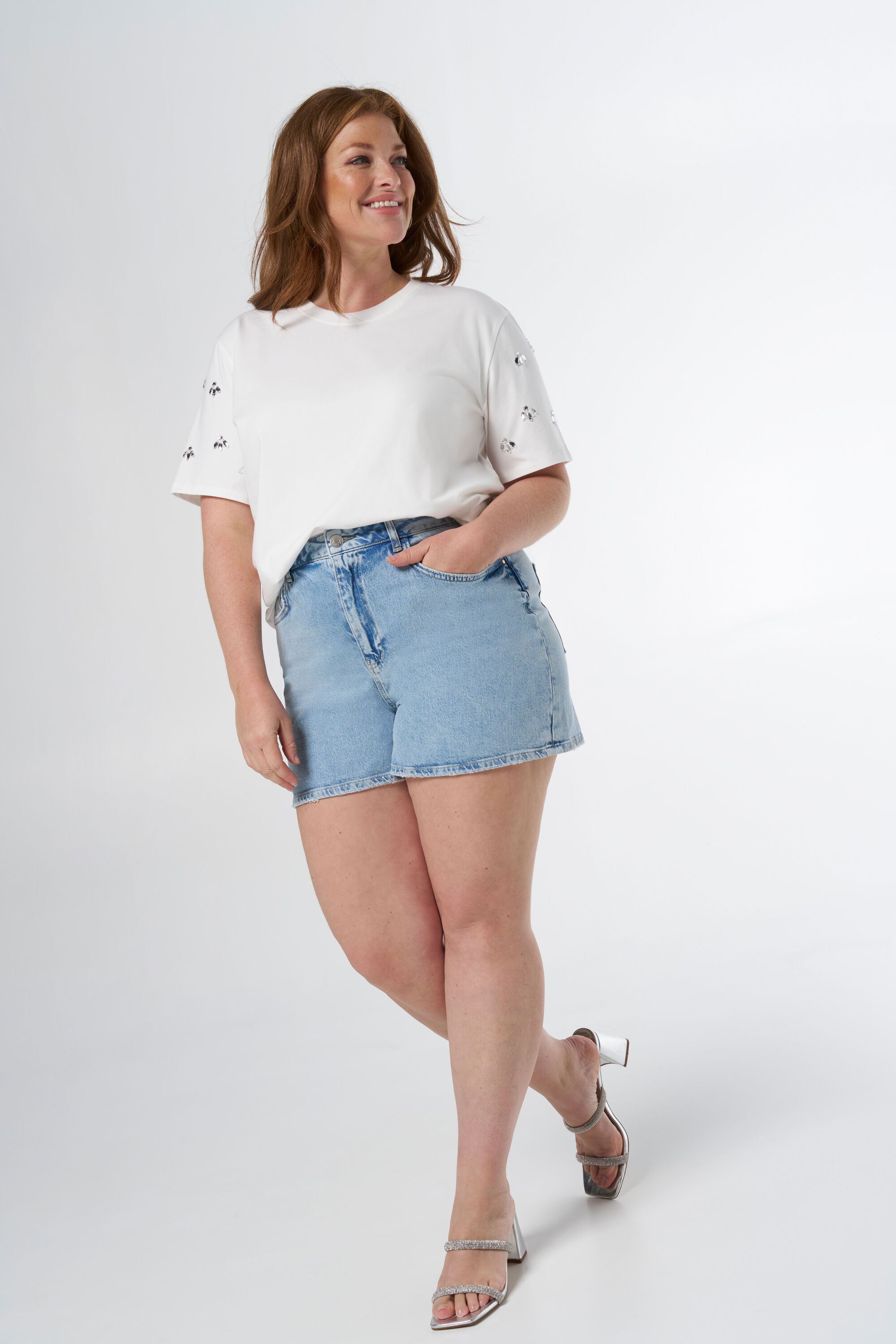 T-Shirt mit Verzierungen an den &Auml;rmeln image number 5