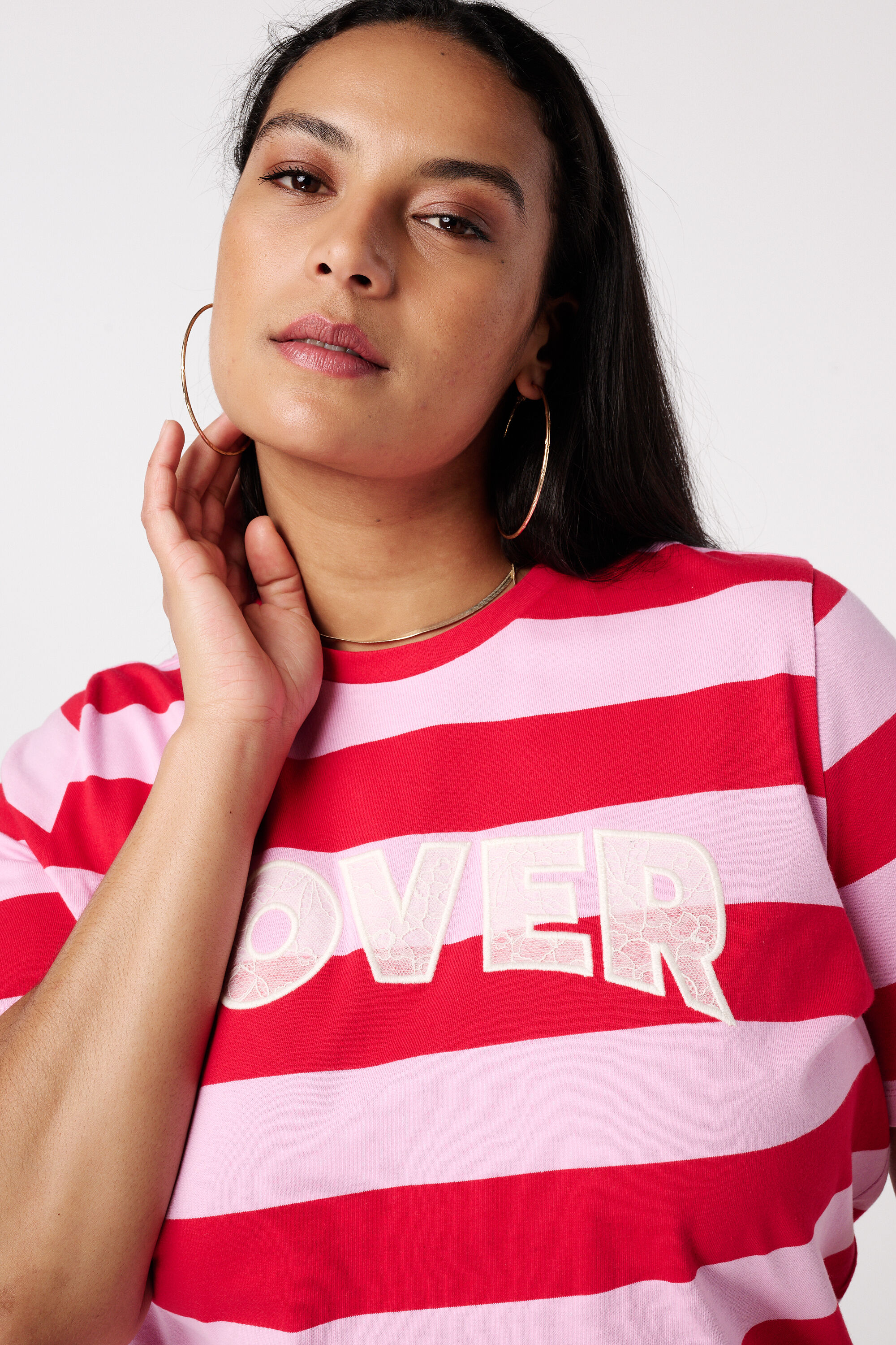 Gestreiftes T-Shirt mit Spitzentext image number 4