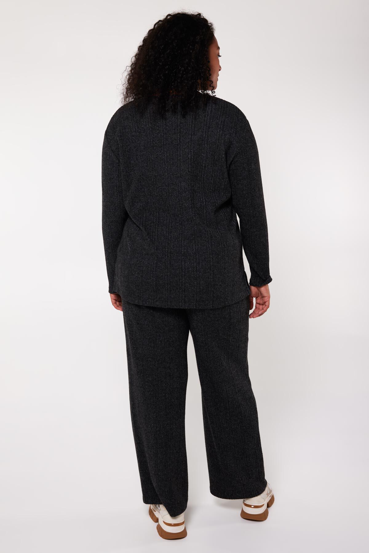 Gerade geschnittenes Top mit V-Ausschnitt  image number 3