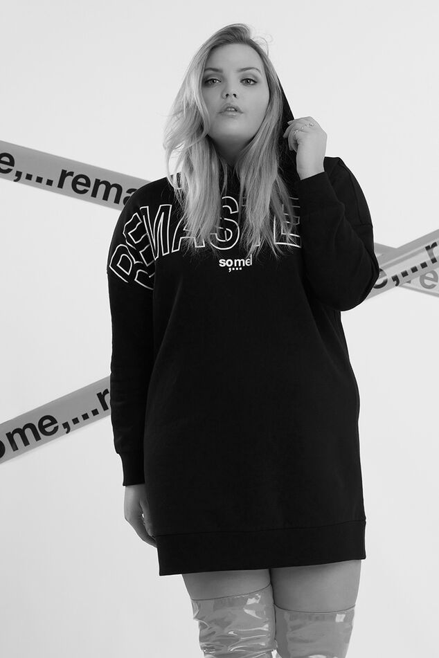 Sweater-Kleid mit Rubber-Print image number 5