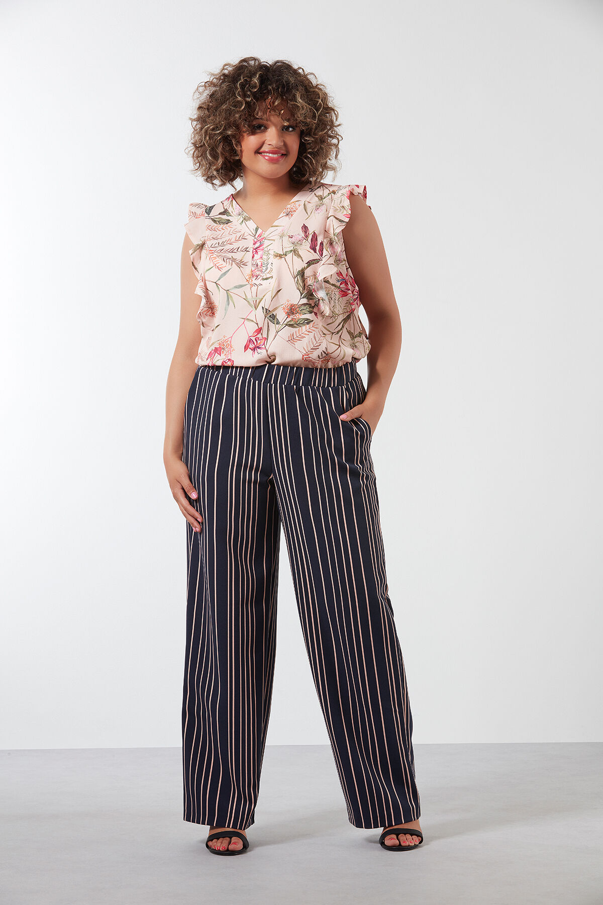 Wide-leg Hose mit Streifen  image number 4