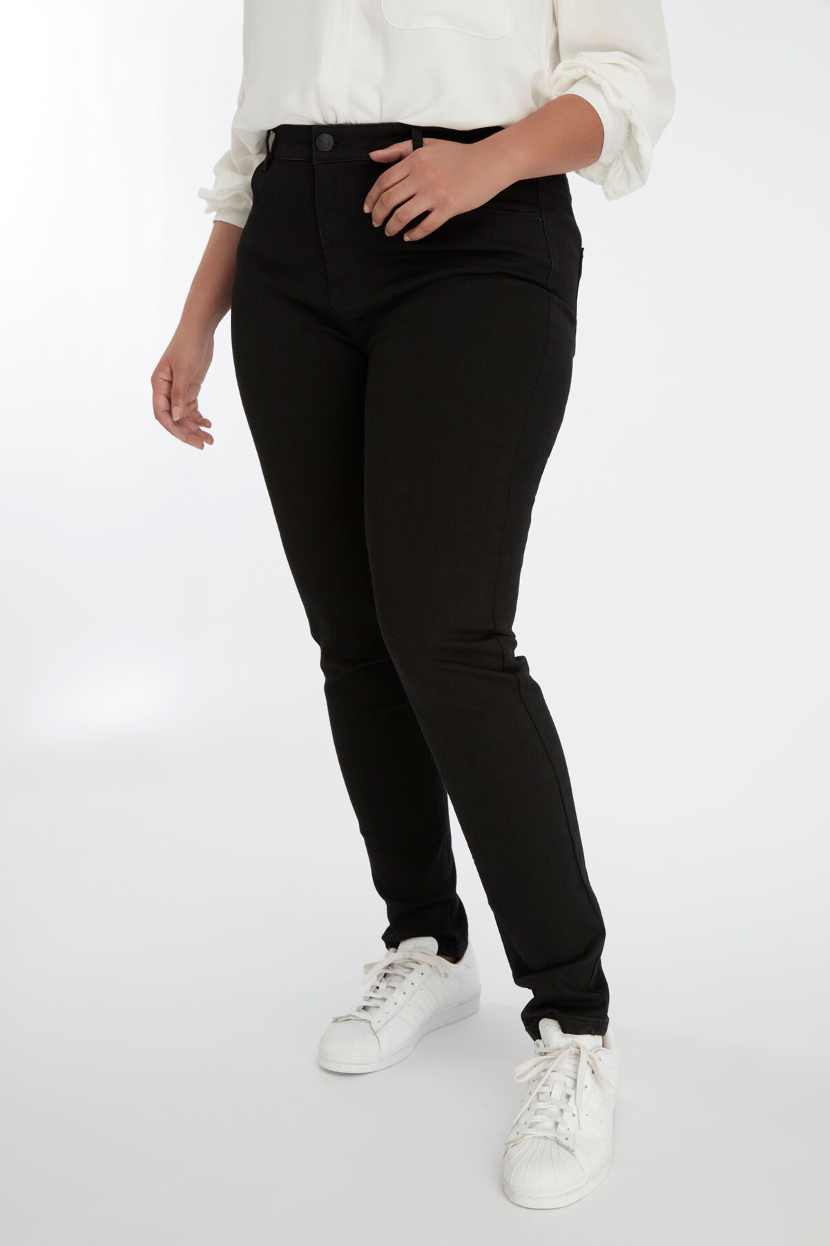 IRIS Slim-Leg Jeans image number 6