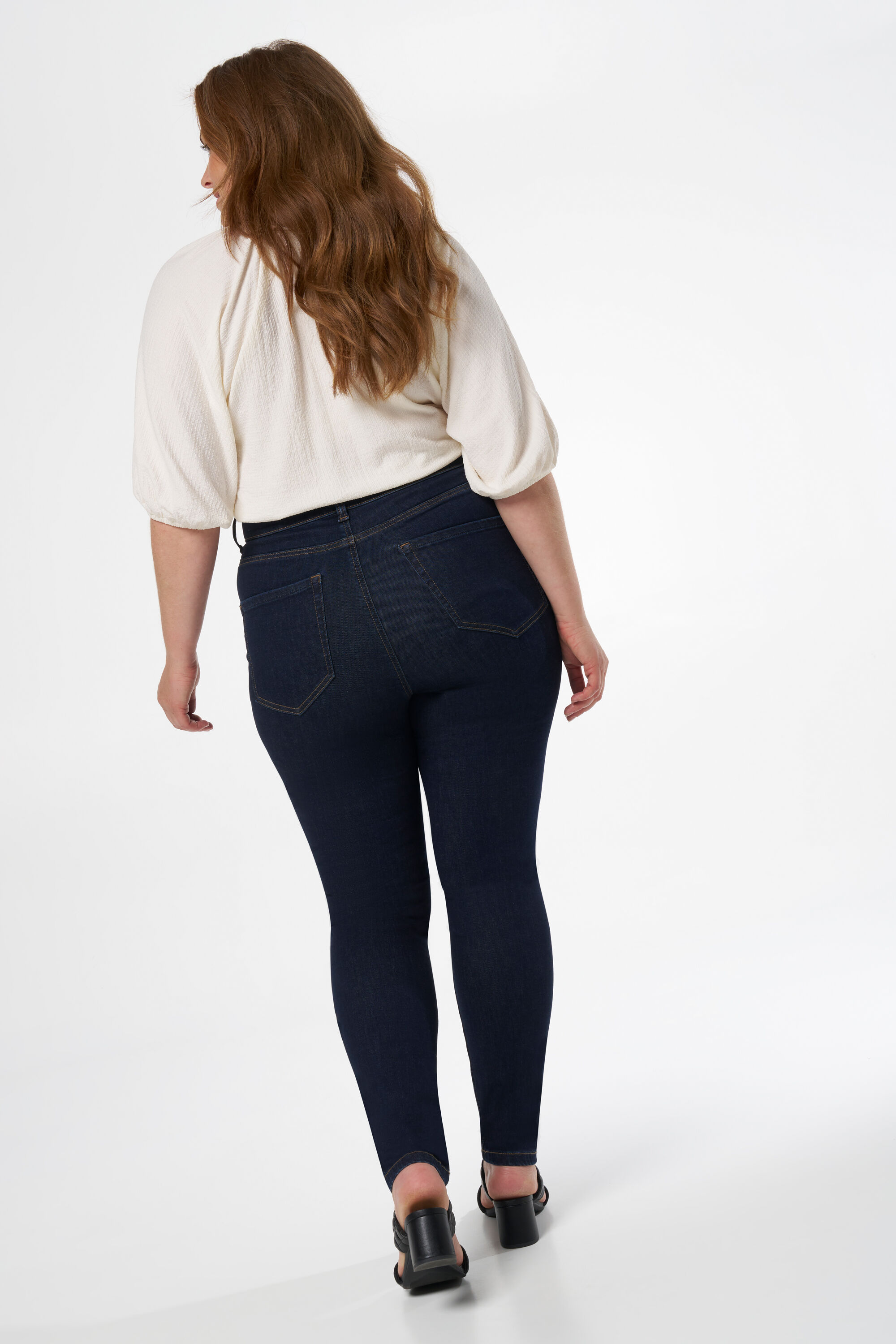 Skinny-Jeans mit hoher Taille CHERRY image number 3