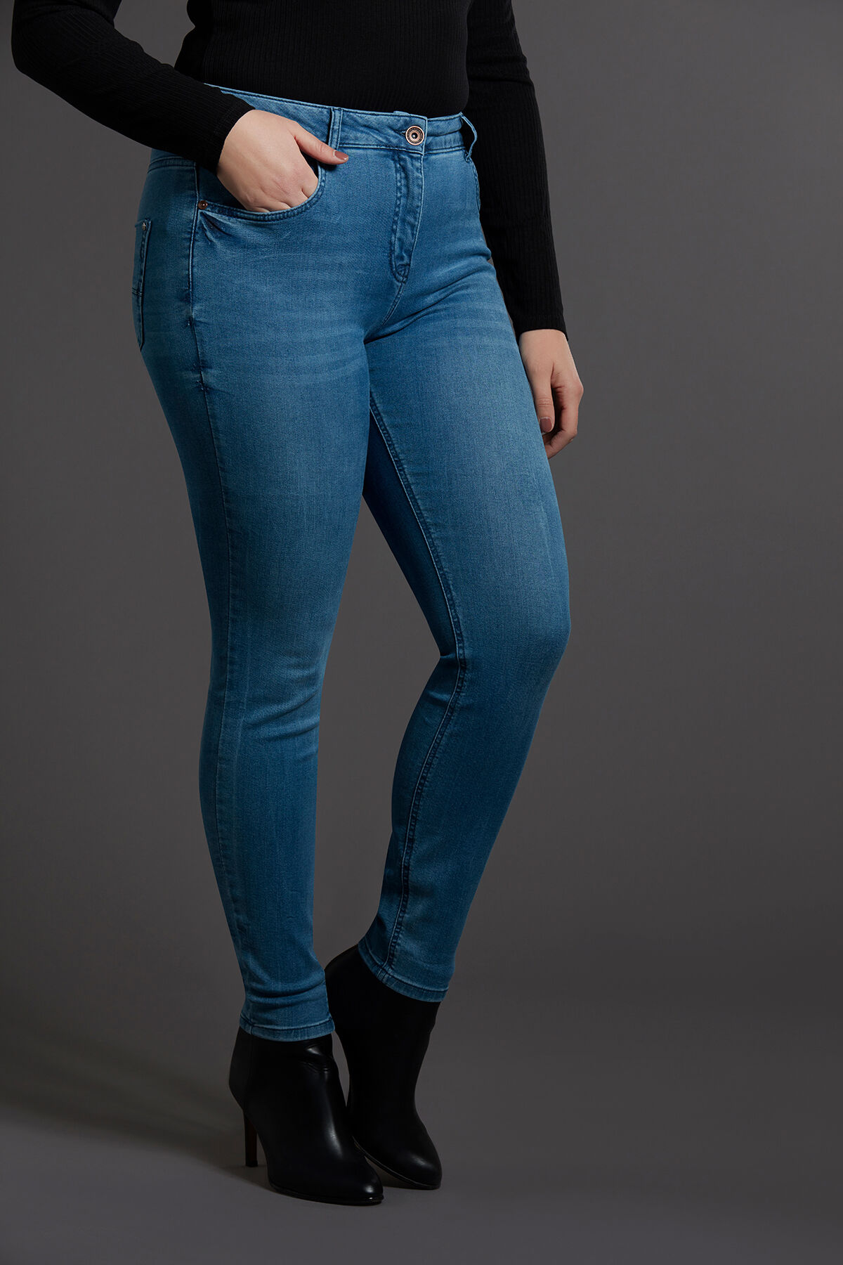 Magic Simplicity SHAPES Jeans image number 4