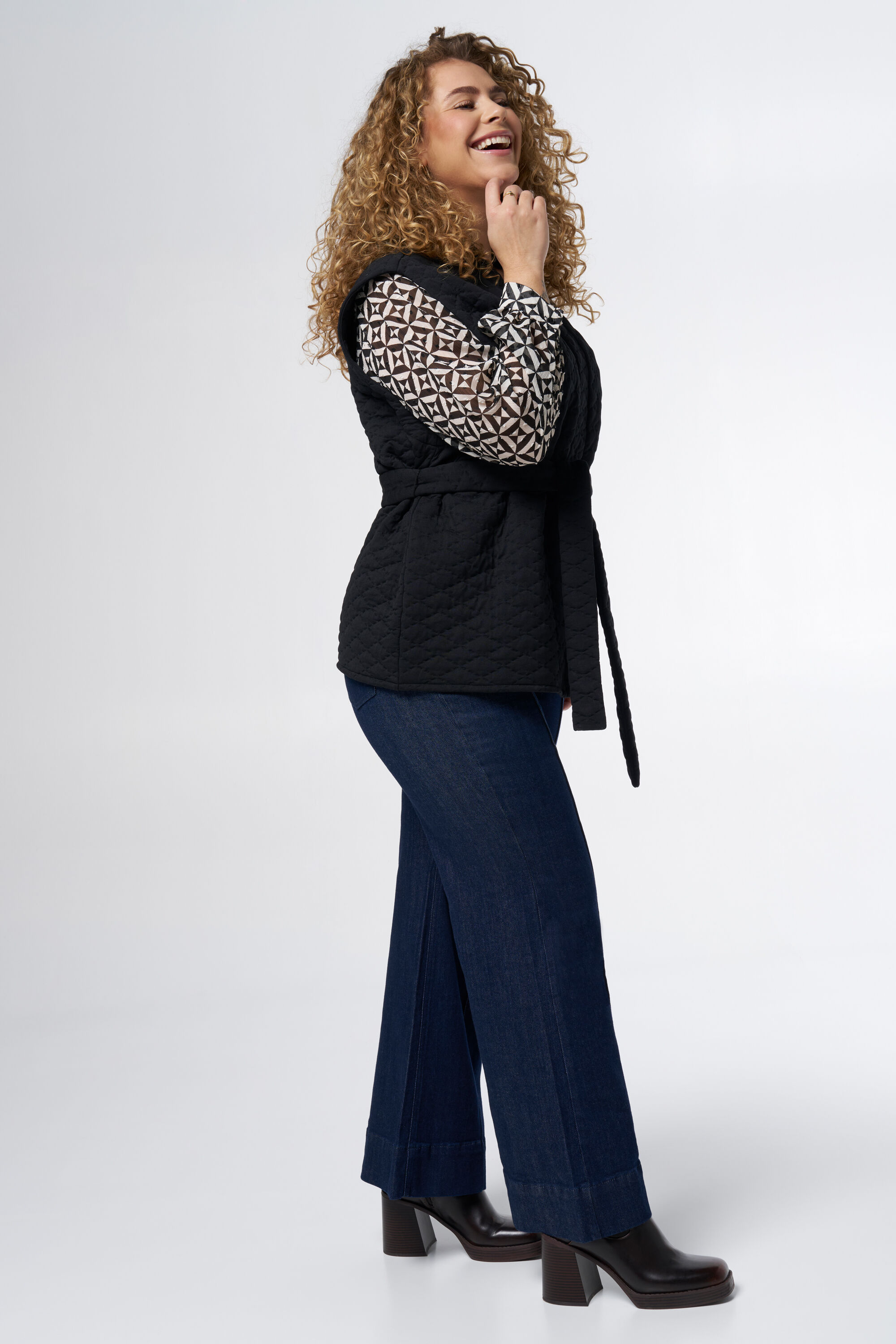 Weit geschnittene Weste mit G&uuml;rtel image number 5