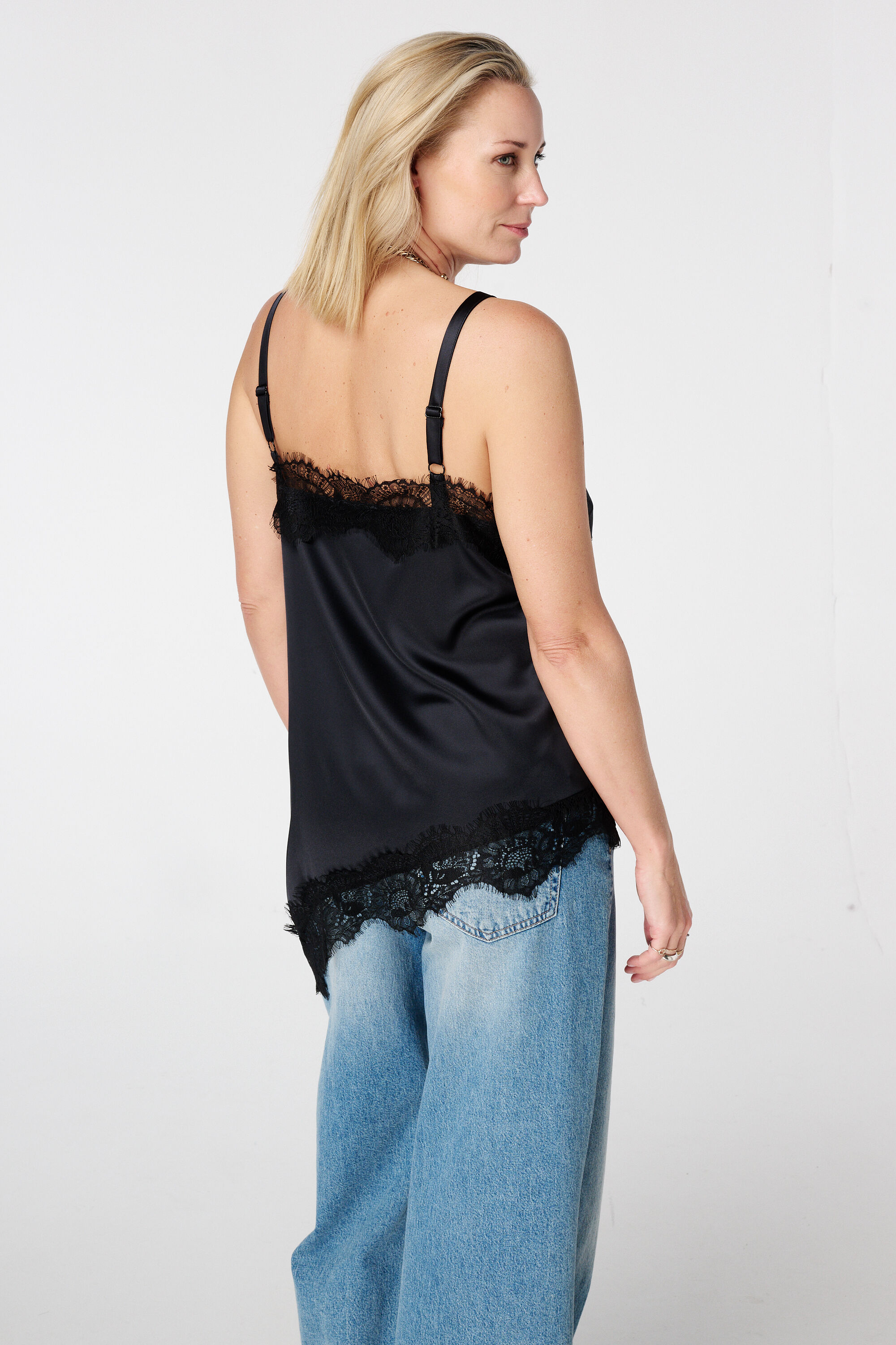 Asymmetrisches Top mit Spitze image number 3